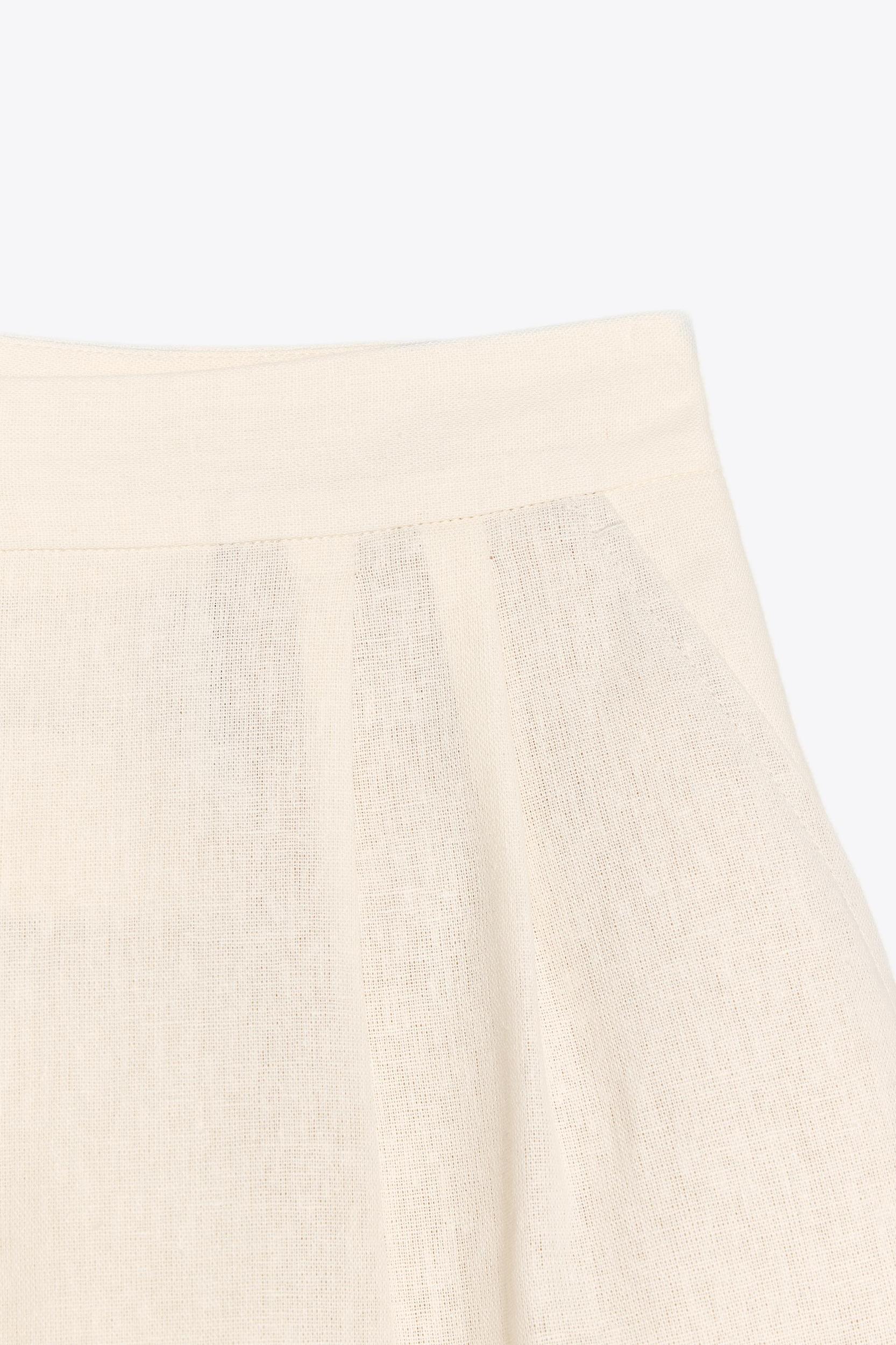 LINEN PLEATED BERMUDA SHORTS Product Image