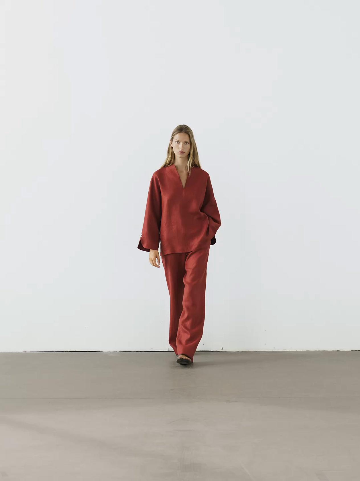 100% linen V-neck blouse Product Image