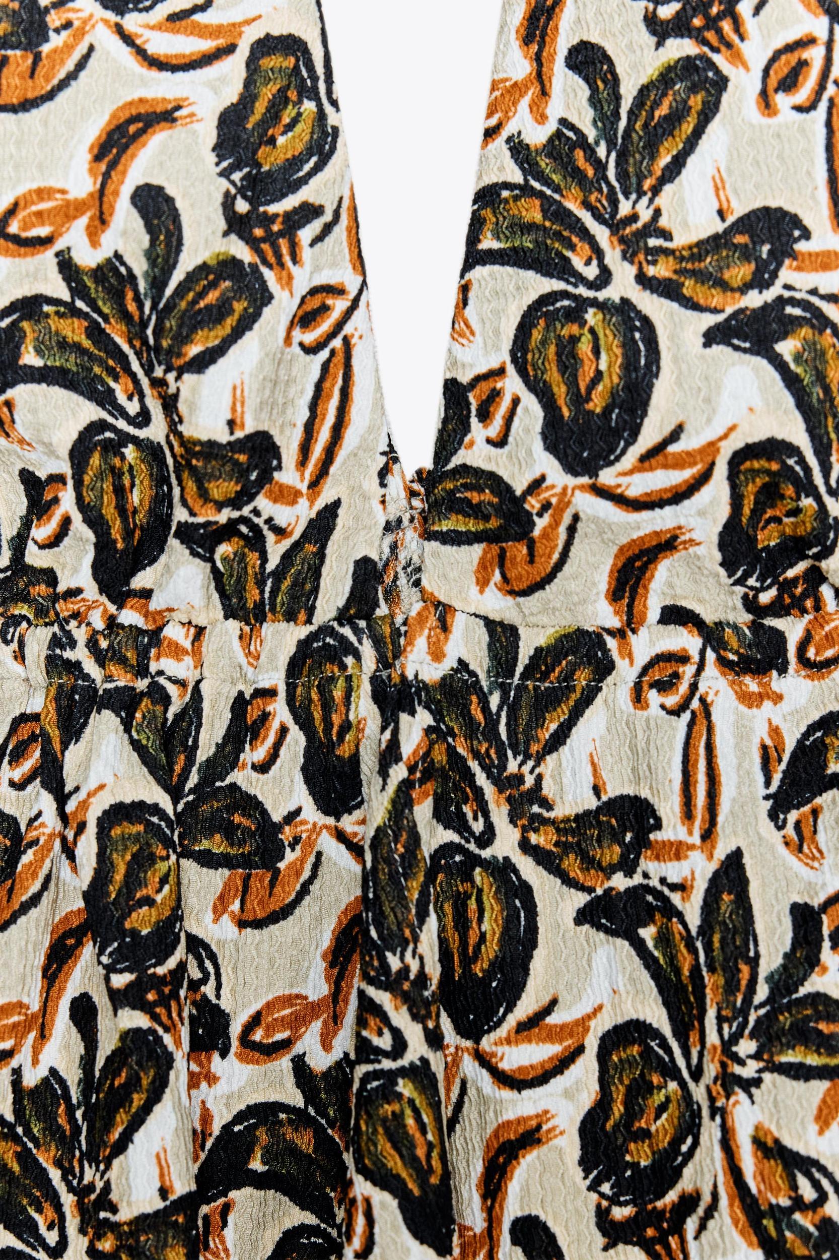 PRINTED HALTER TOP Product Image