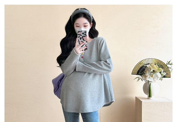 Maternity Long-Sleeve V-Neck Pocketed T-Shirt / Washed Slim Fit Jeans Product Image