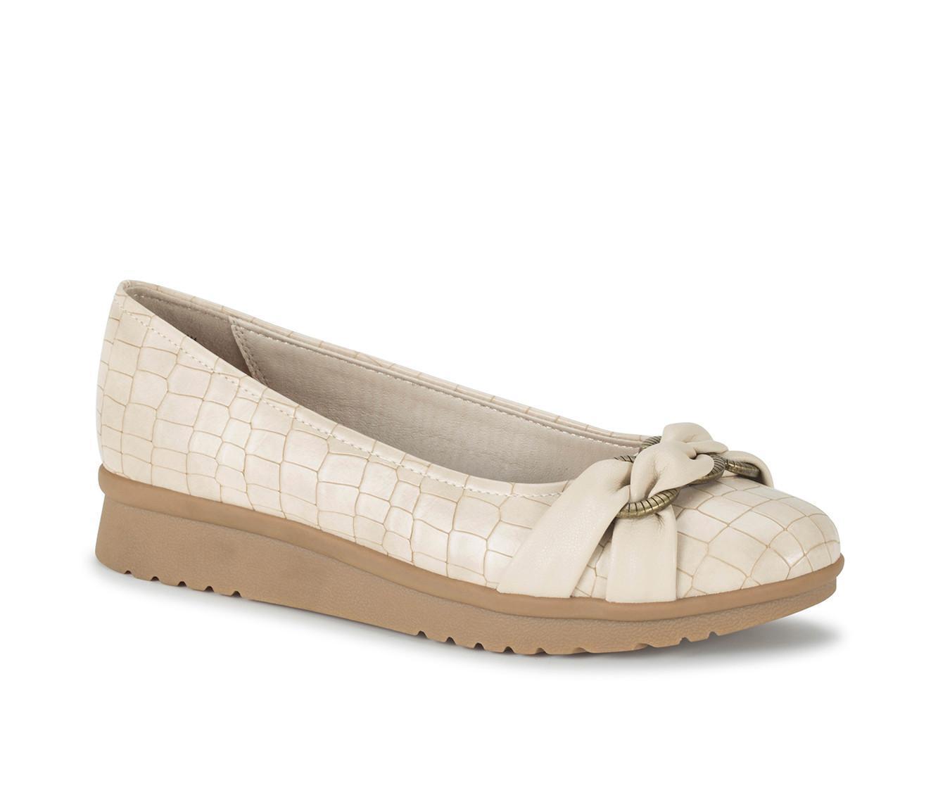 Women's Baretraps Aurora Flats Product Image