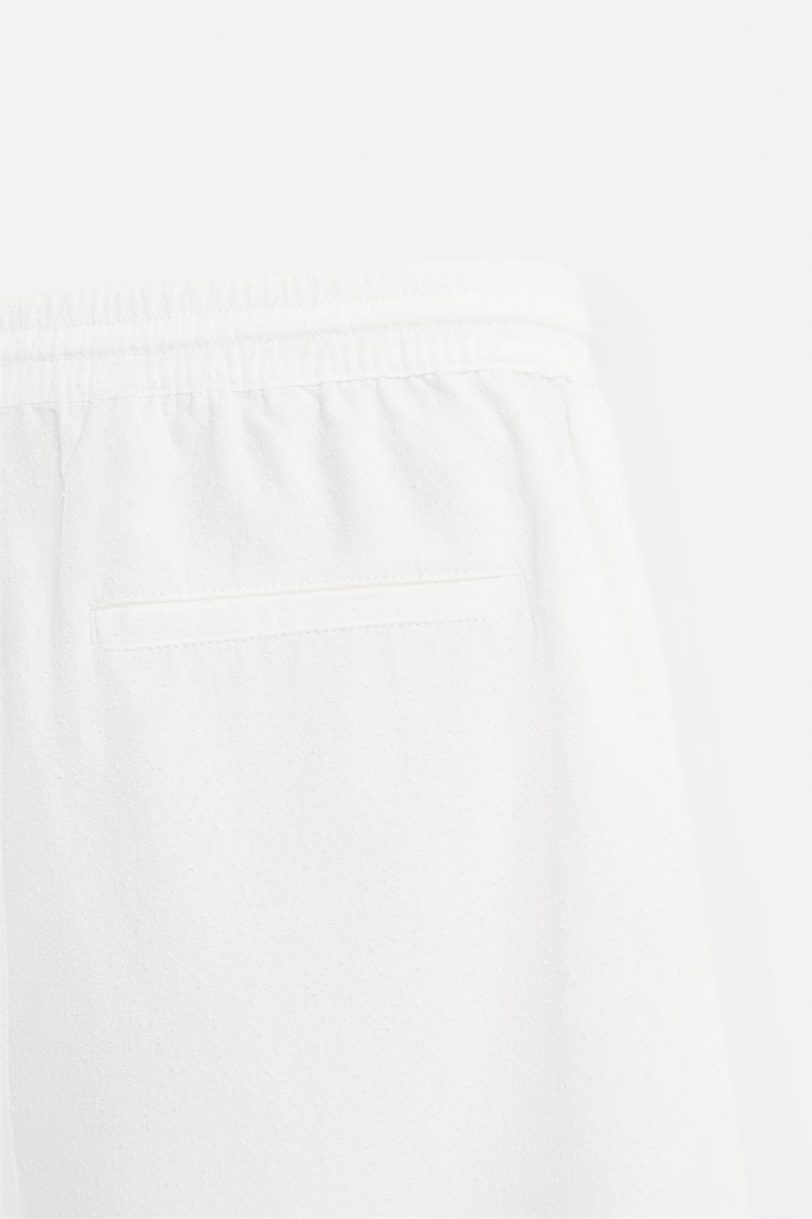 BOUCLÉ TEXTURED SHORTS Product Image