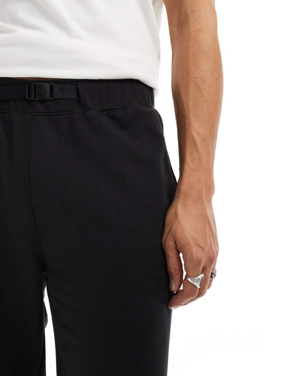 The North Face Axys cuffed sweatpants in black Product Image
