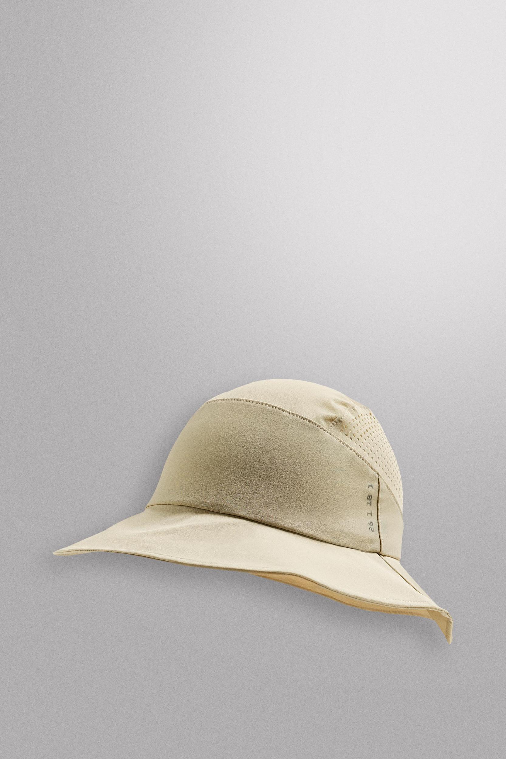 TECHNICAL BUCKET HAT Product Image