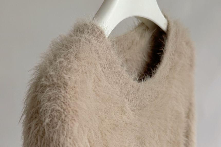 Crew Neck Plain Fluffy Sweater Product Image