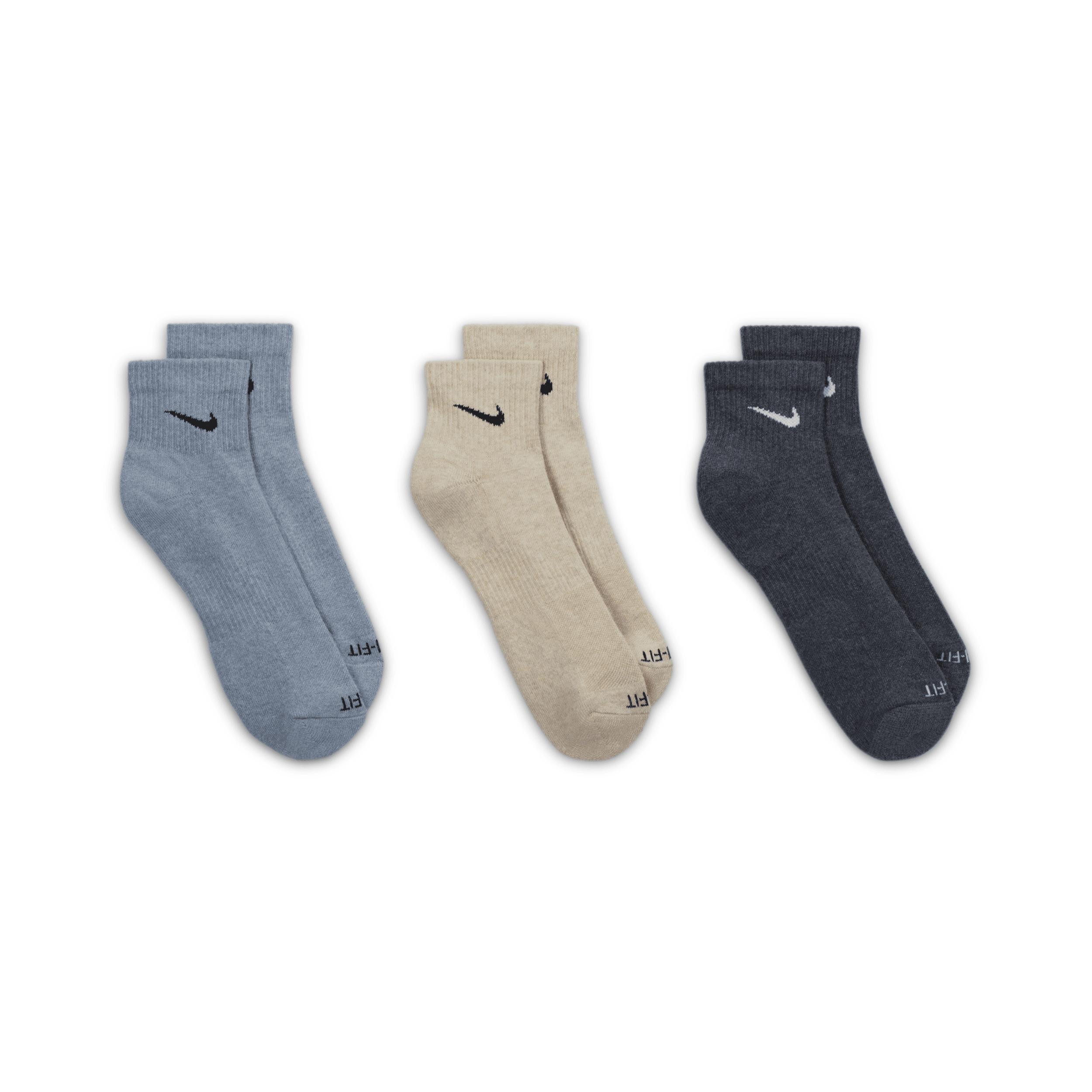 Nike Everyday Plus Cushioned Training Ankle Socks (3 Pairs) Product Image