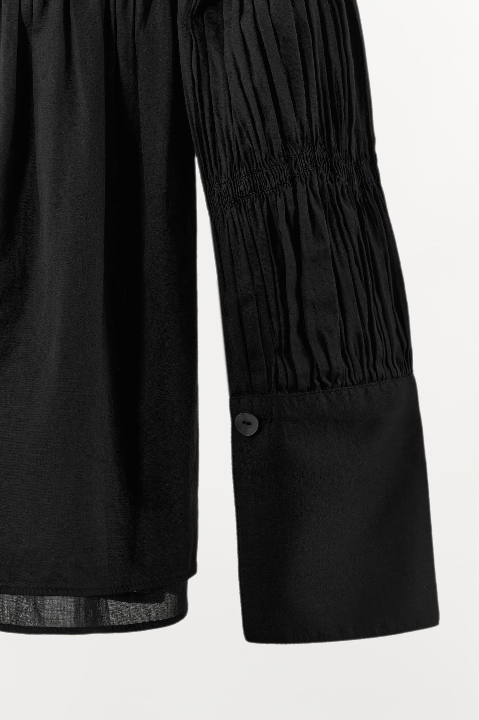 PLEATED ELASTIC BLOUSE Product Image