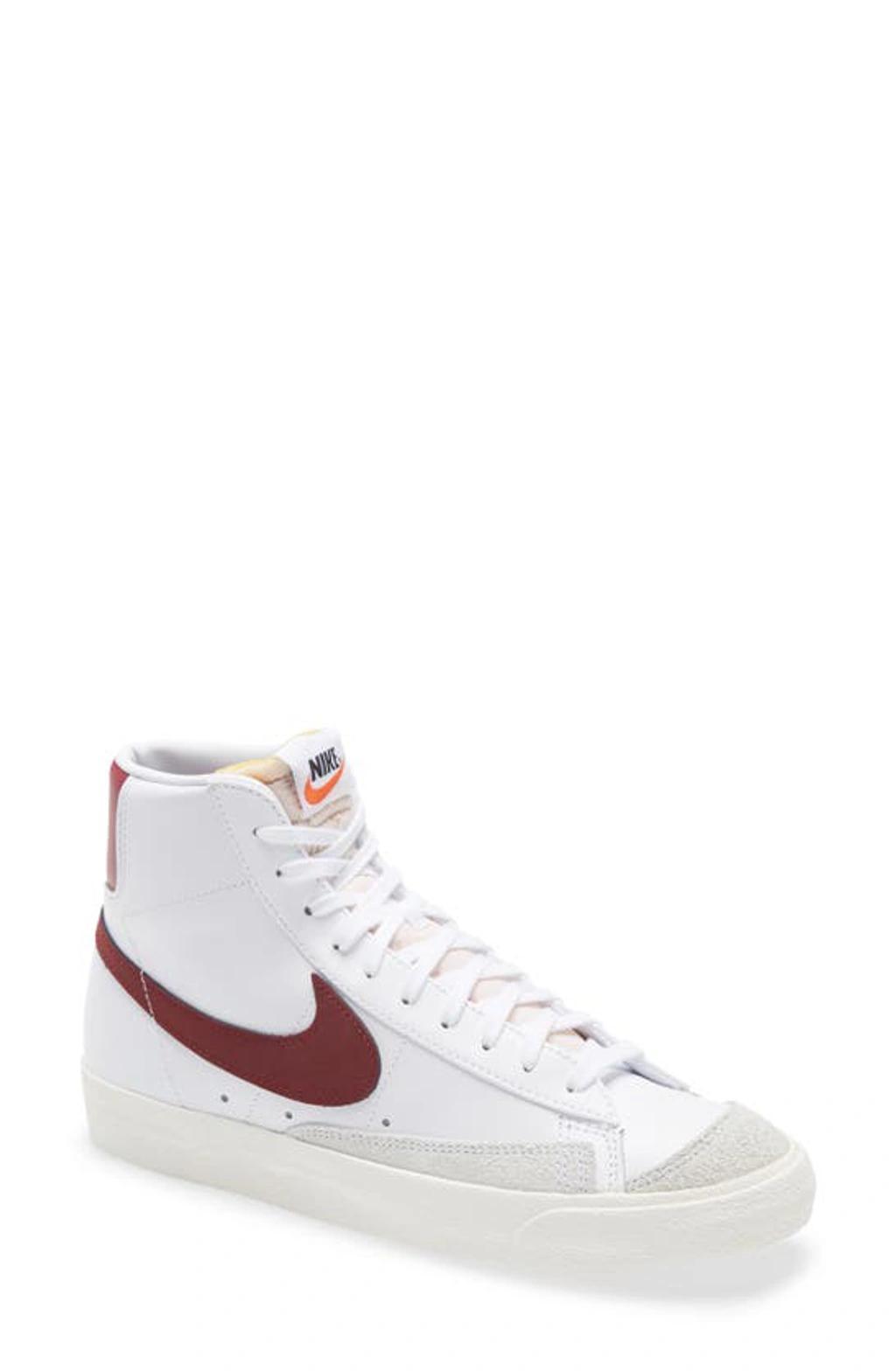 NIKE White & Red Blazer Mid '77 Vintage Sneakers In Weiss Product Image