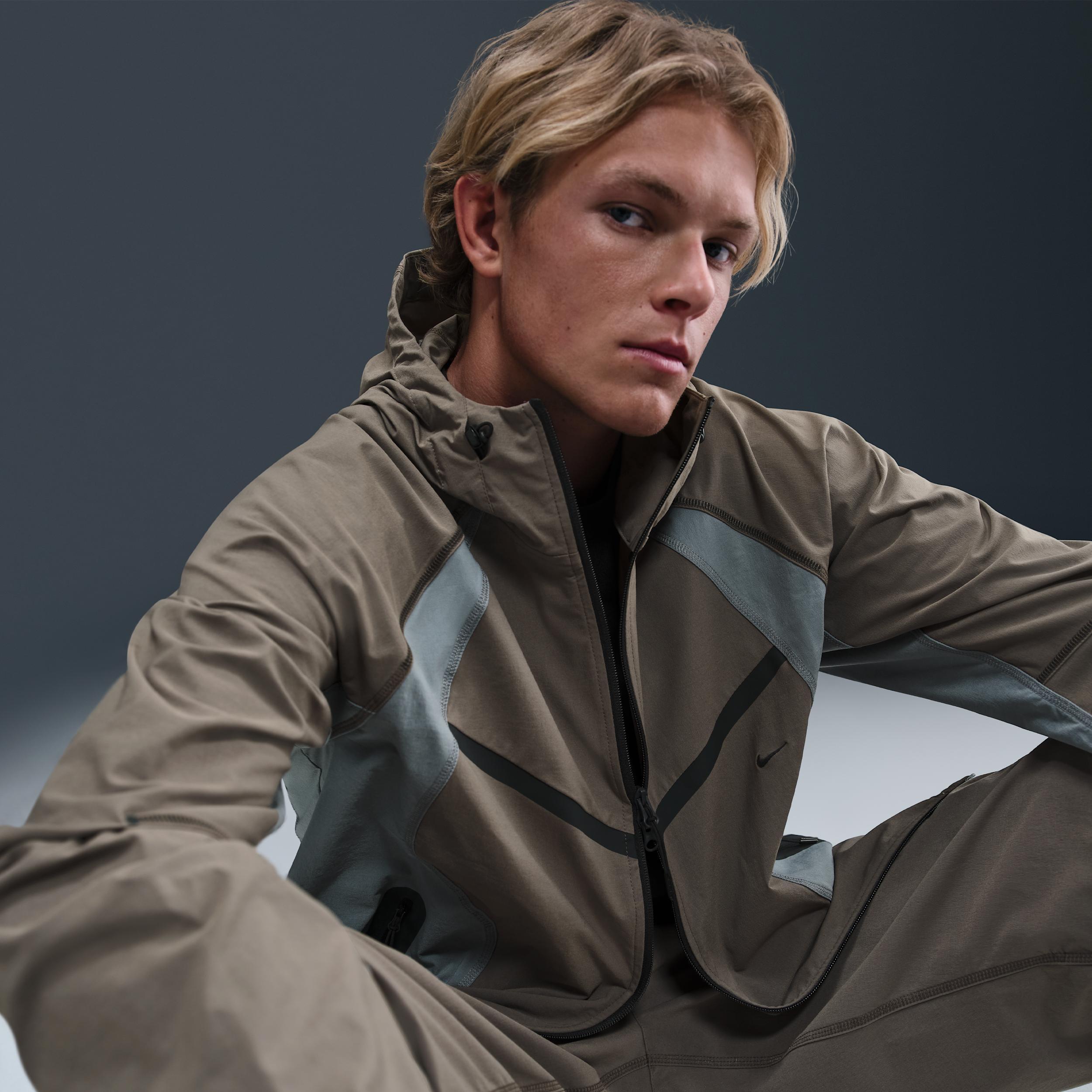 Nike Men's Tech Dri-FIT Woven Color-Block Windrunner Loose Jacket Product Image