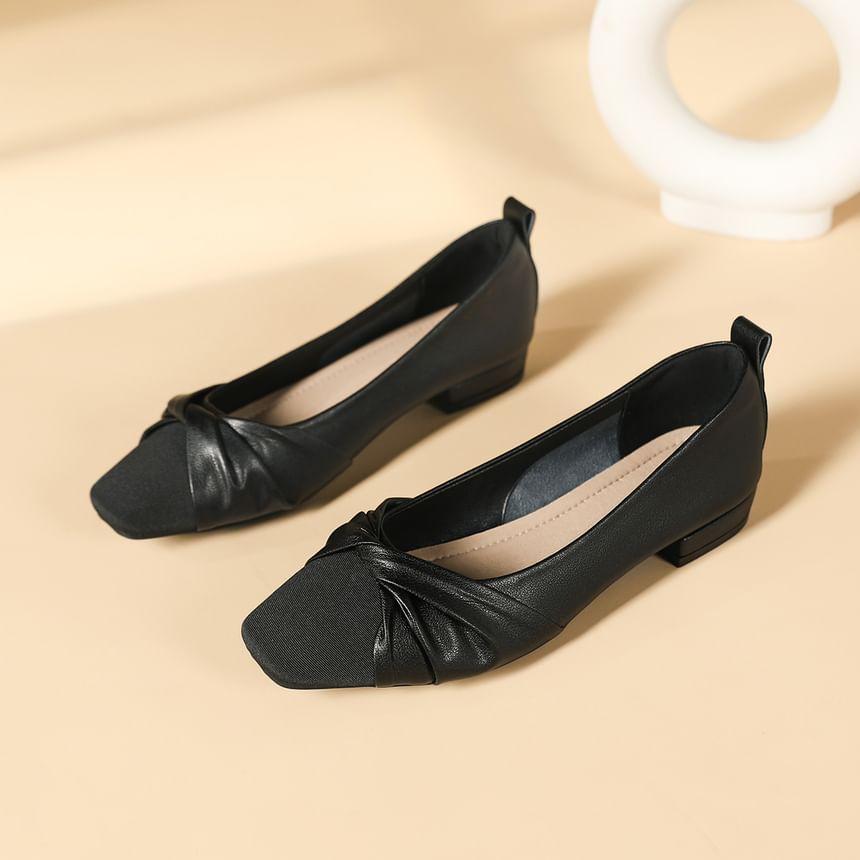 Low Heel Twisted Pumps Product Image