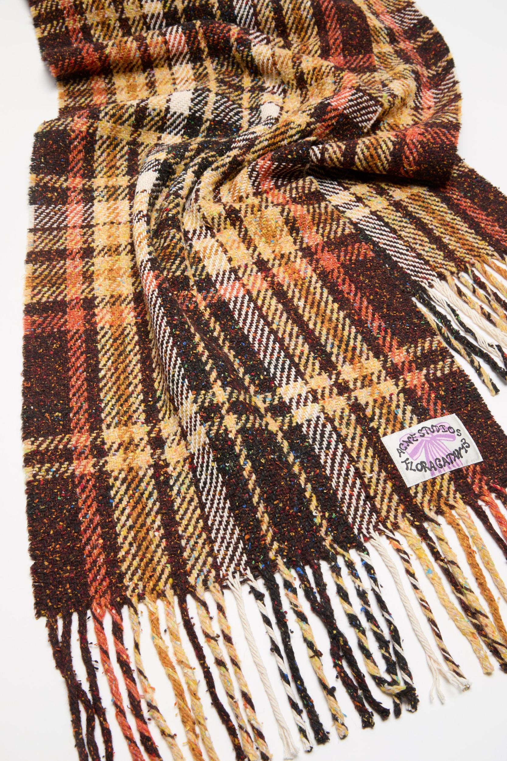 Wool check scarf Product Image