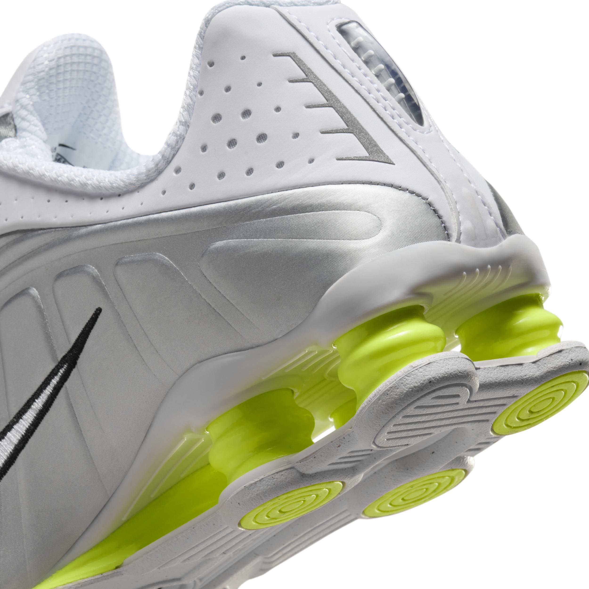 Nike Women's Shox R4 Shoes Product Image