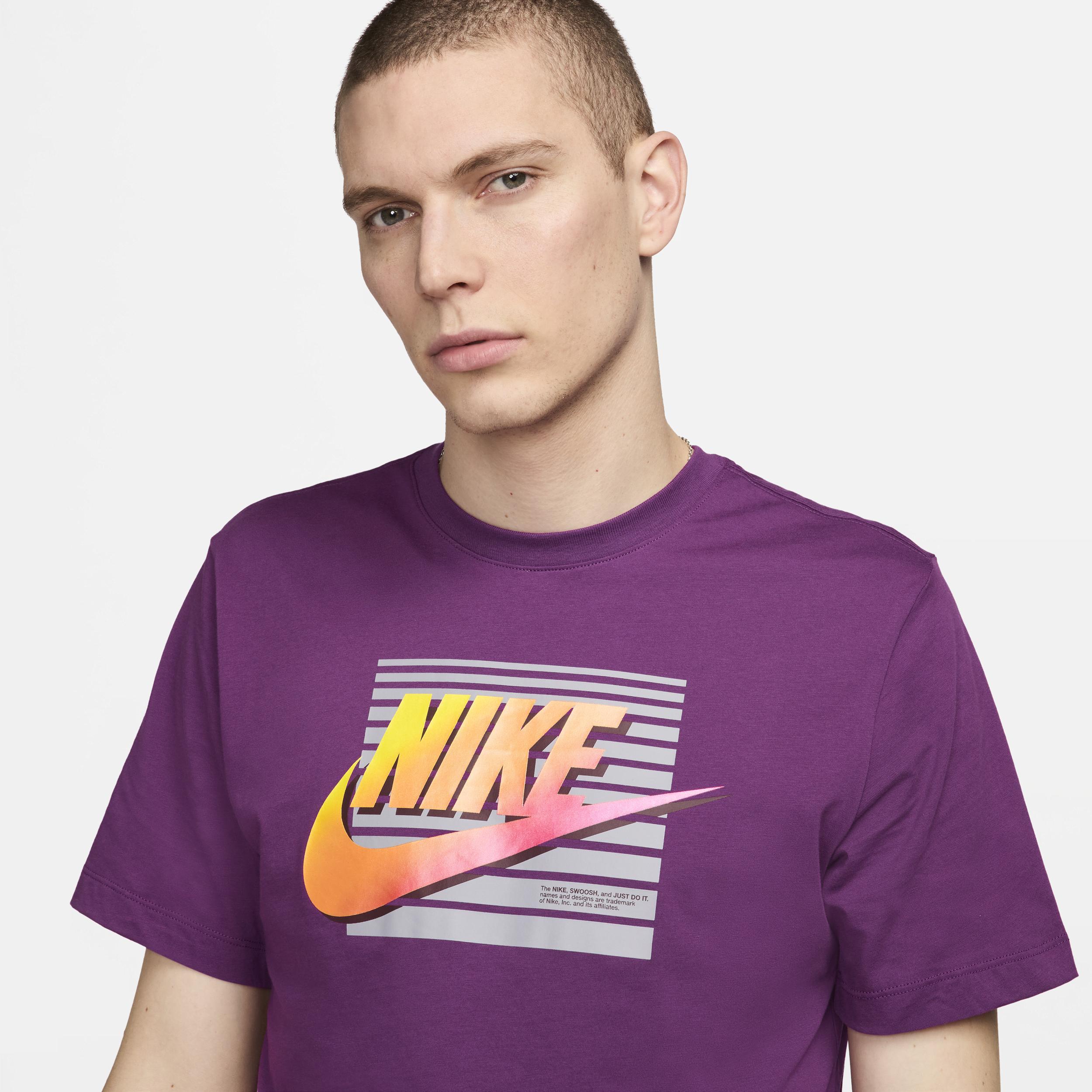 Nike Sportswear Men's T-Shirt Product Image