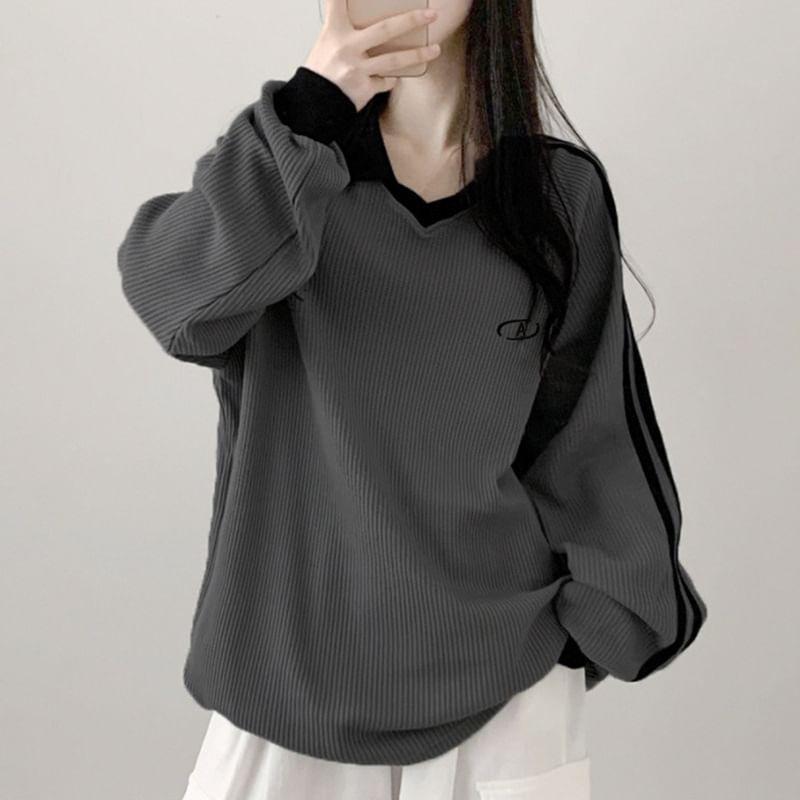 Long Sleeve Contrast-Trim Embroidered Waffle Pattern Loose-Fit Pullover Product Image