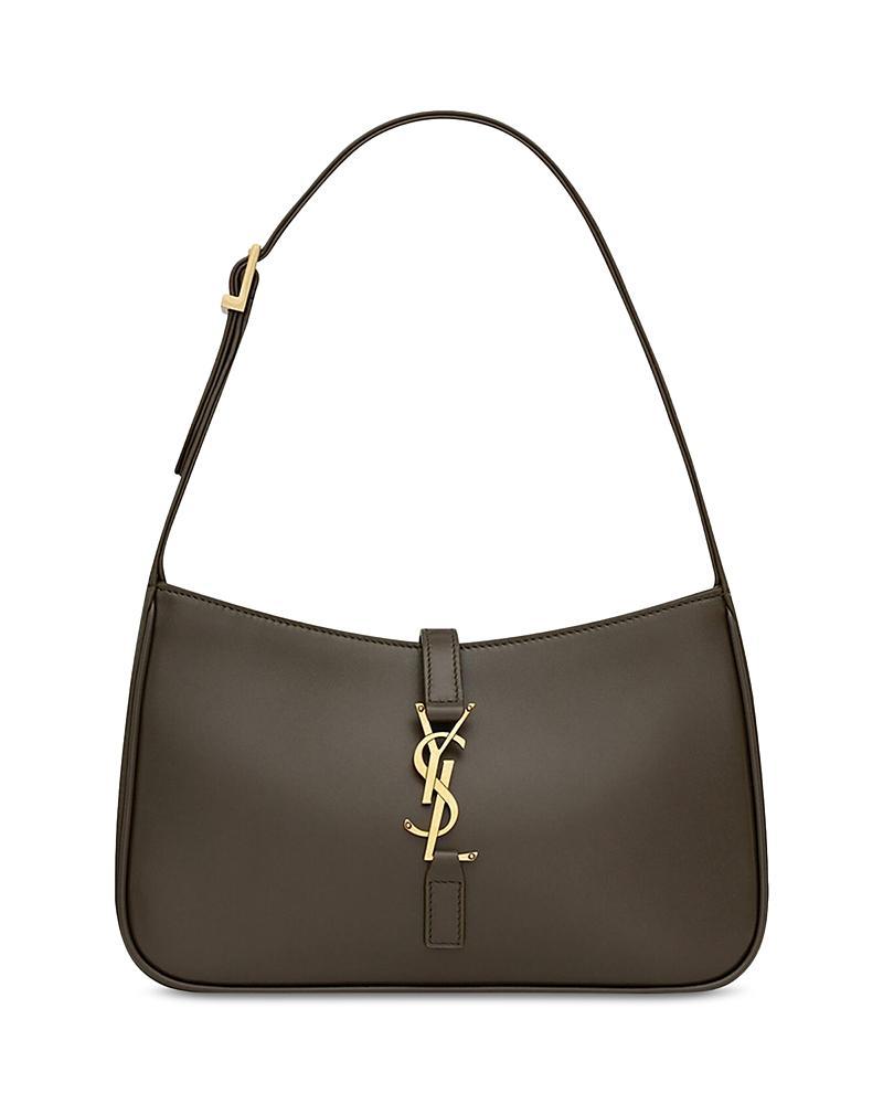 Womens Le 5  7 Shoulder Bag in Patent Leather Product Image