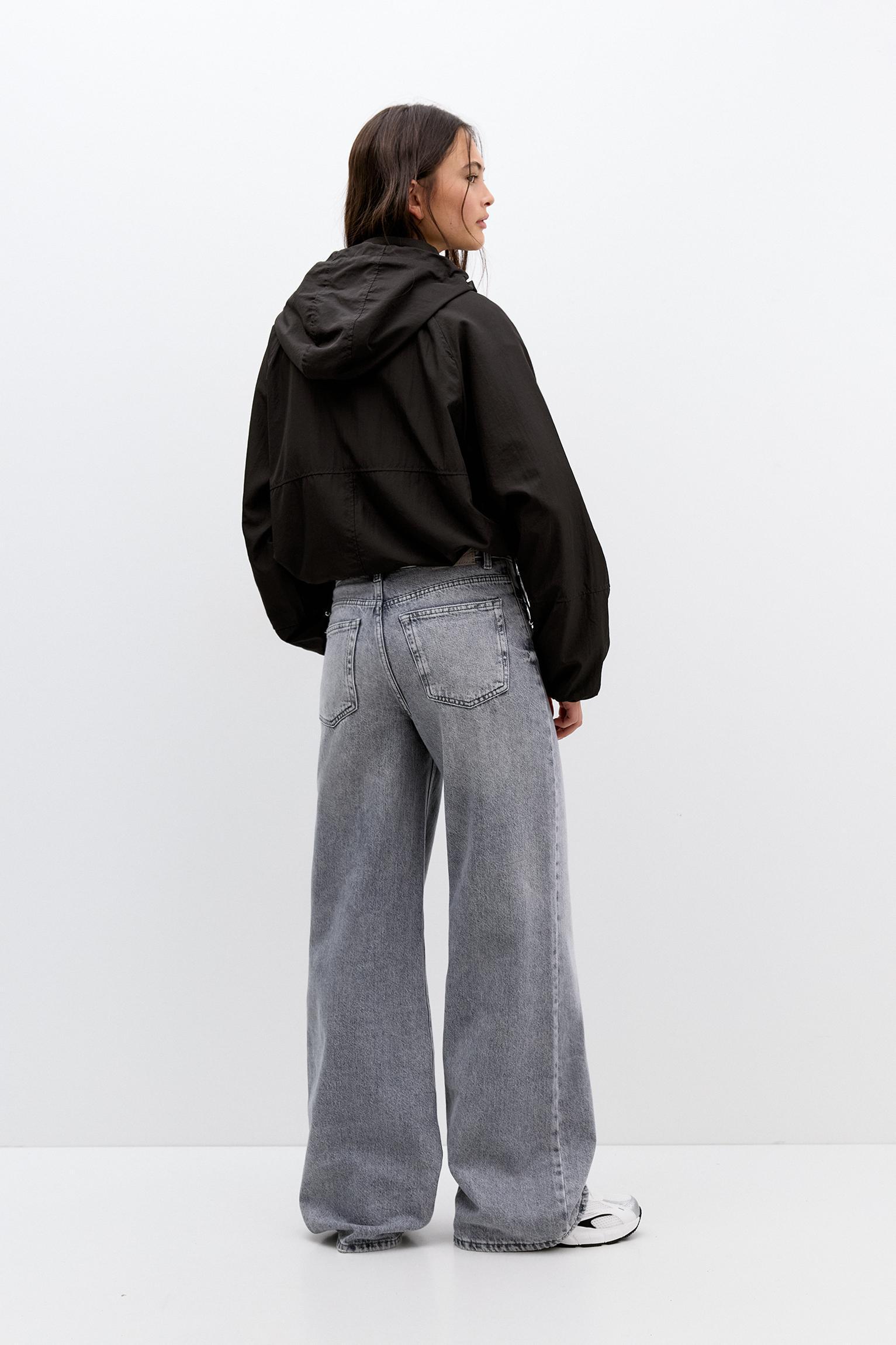 Short lightweight hooded jacket Product Image