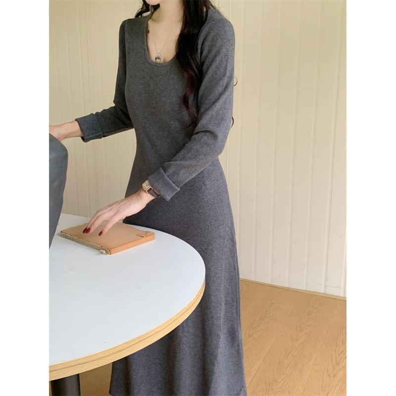 Long-Sleeve Scoop Neck Midi A-Line Knit Dress Product Image