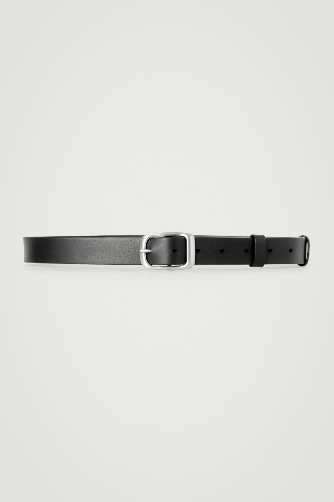 CURVED-BUCKLE LEATHER BELT Product Image