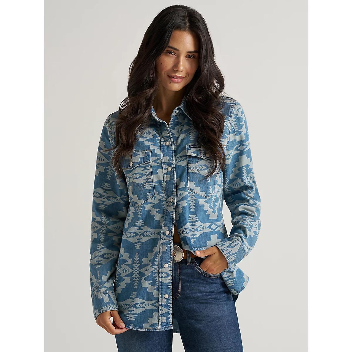 Women's Geometric Cowboy Snap Shirt in Light Wash Product Image