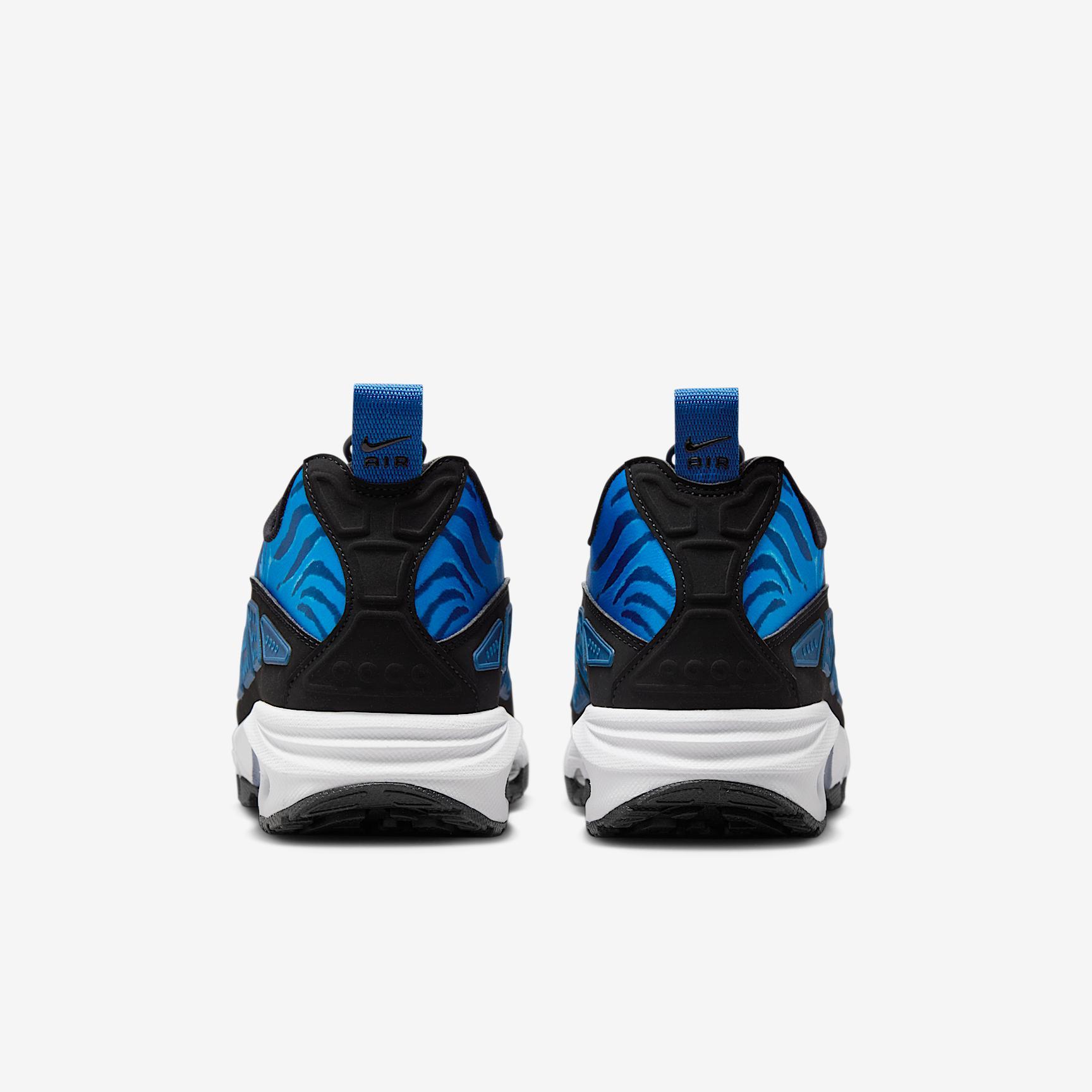 Nike Womens Air Max SNDR Camo Shoes | IB6863-400 Product Image