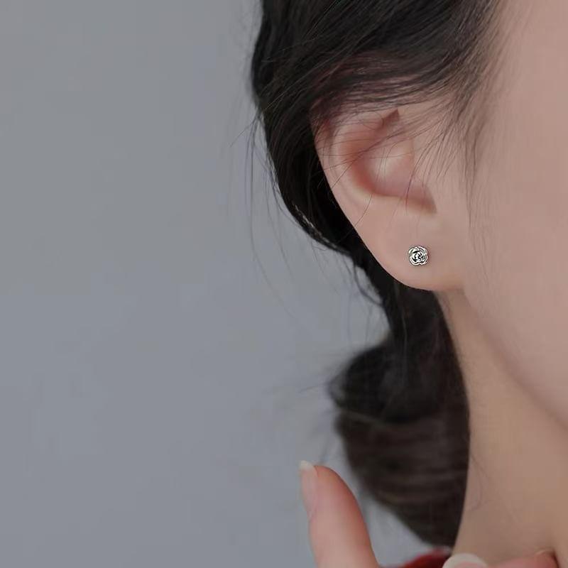 Flower Stud Earring Product Image