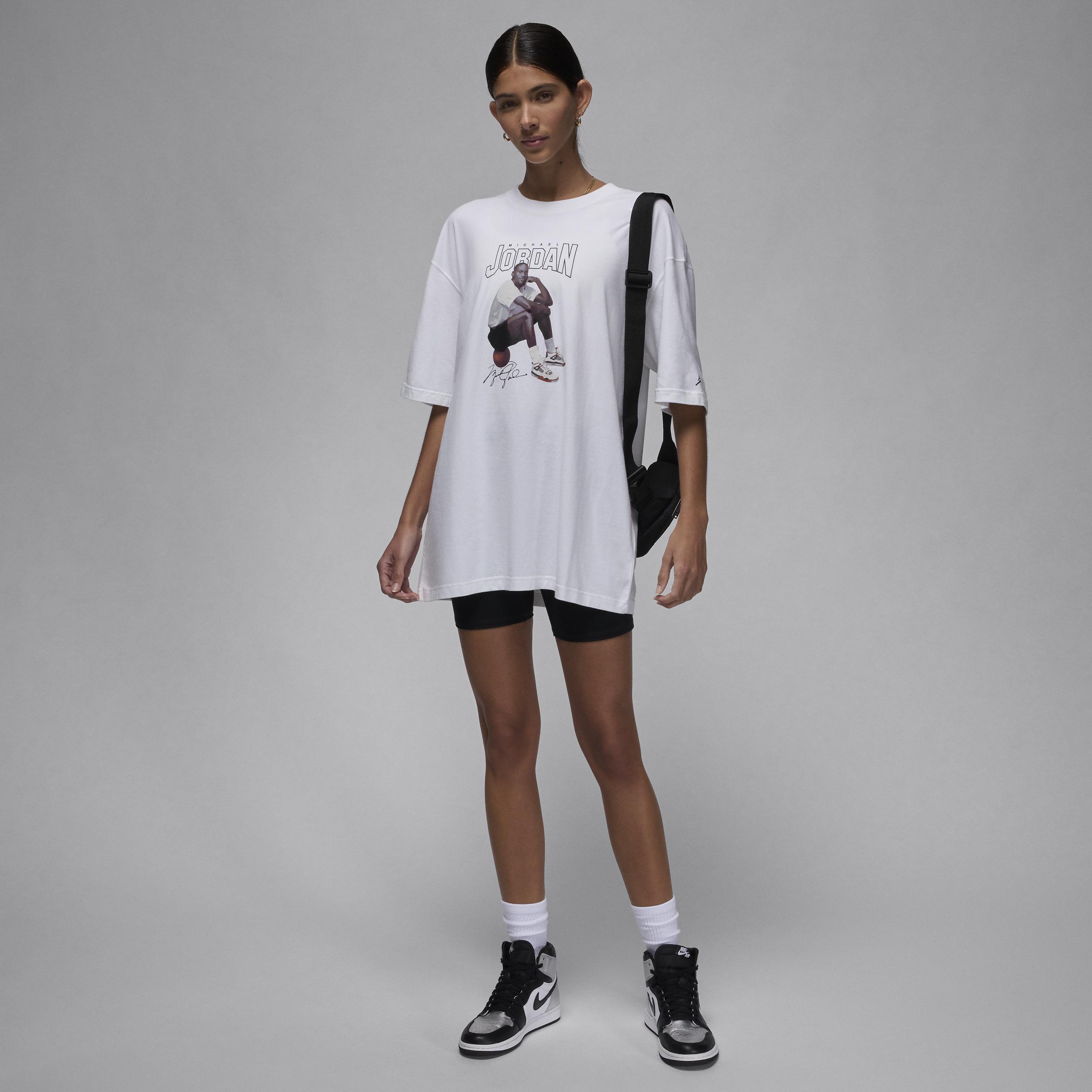 Womens Short-Sleeve Oversized Graphic T-Shirt Product Image