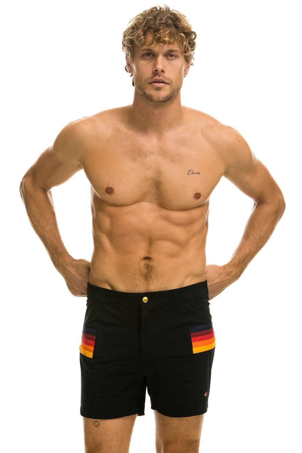MEN'S HORIZONTAL 5 STRIPE FLEX SHORTS - BLACK Male Product Image