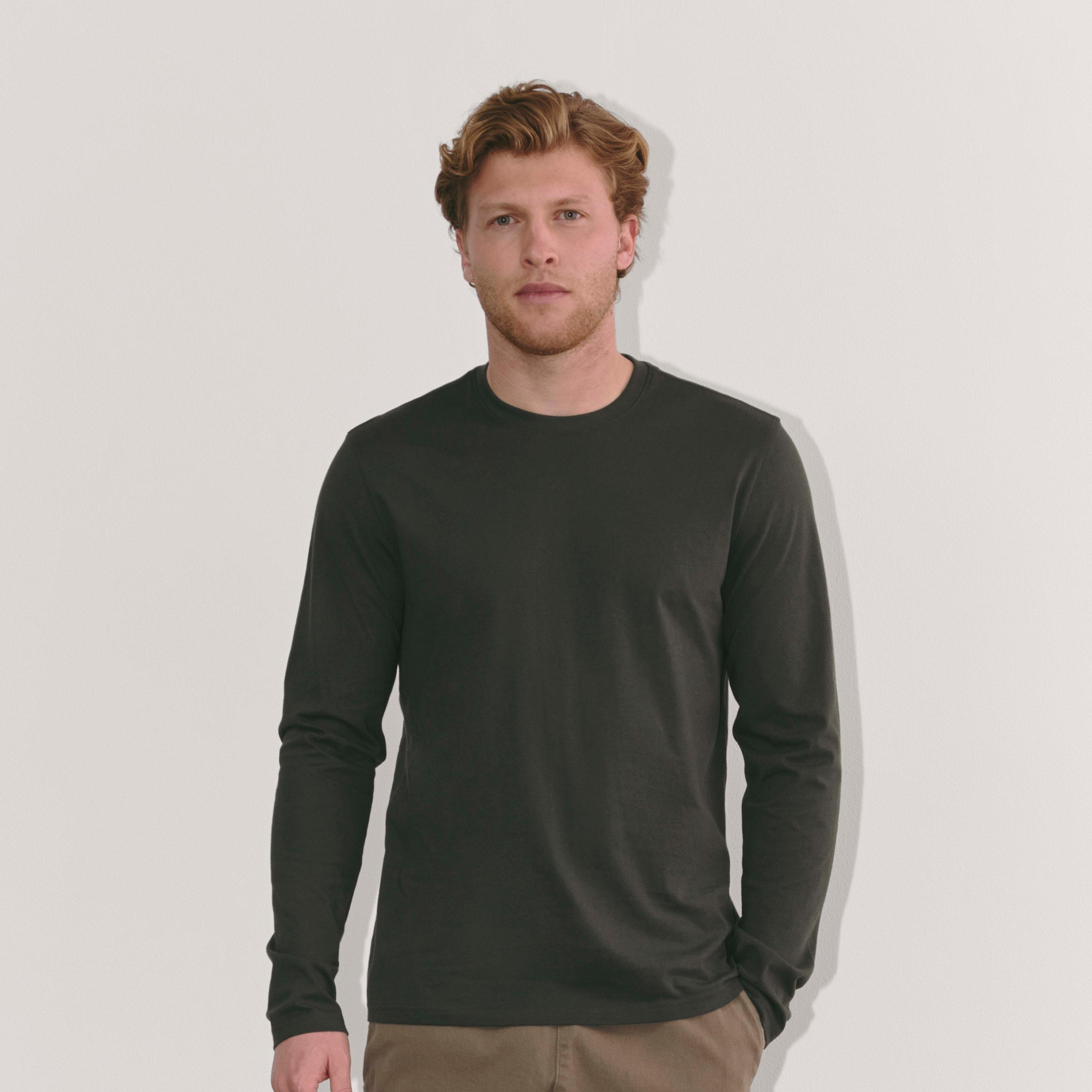 Mens Essential Organic Long-Sleeve T-Shirt by Everlane Product Image