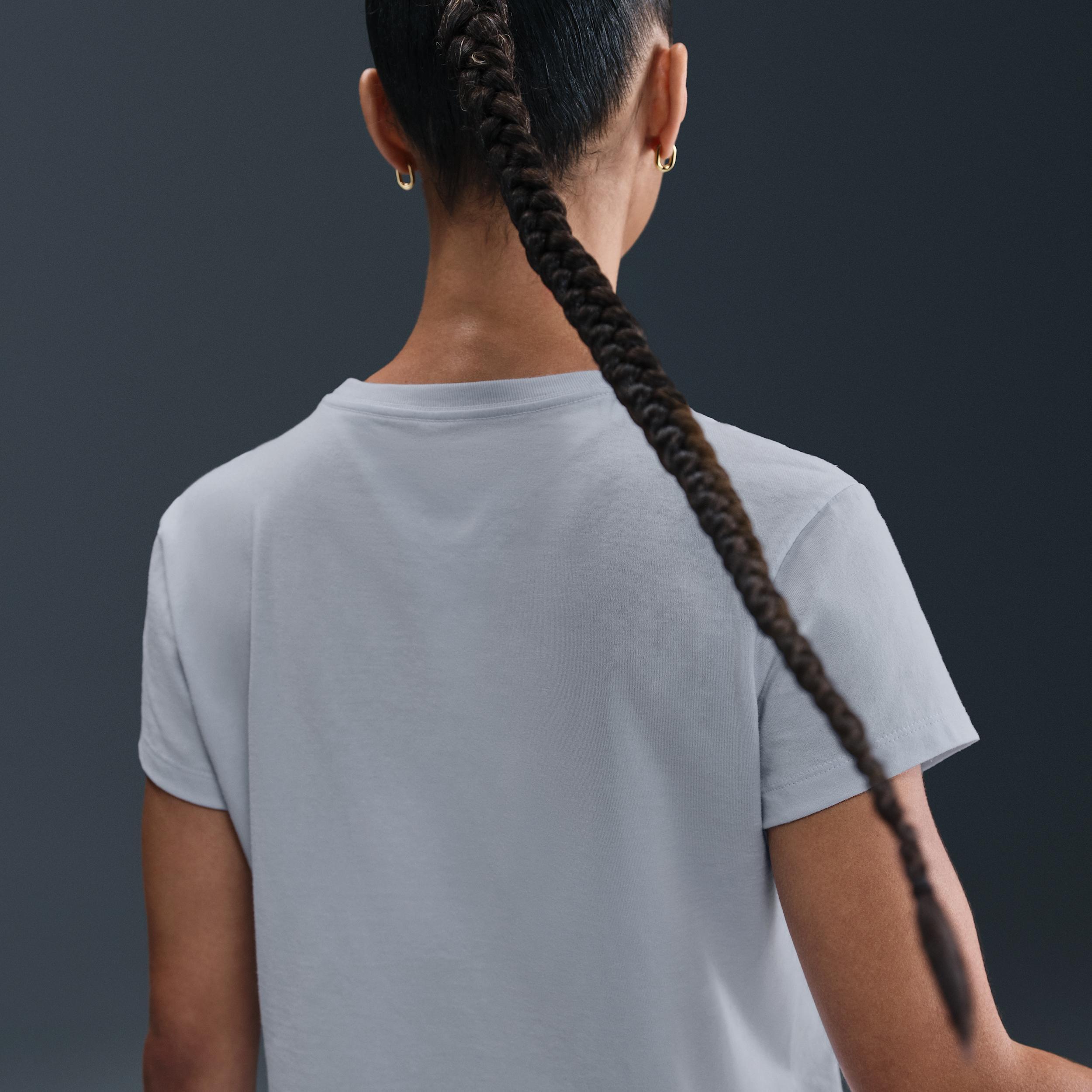 Nike Club Women's Cropped T-Shirt Product Image