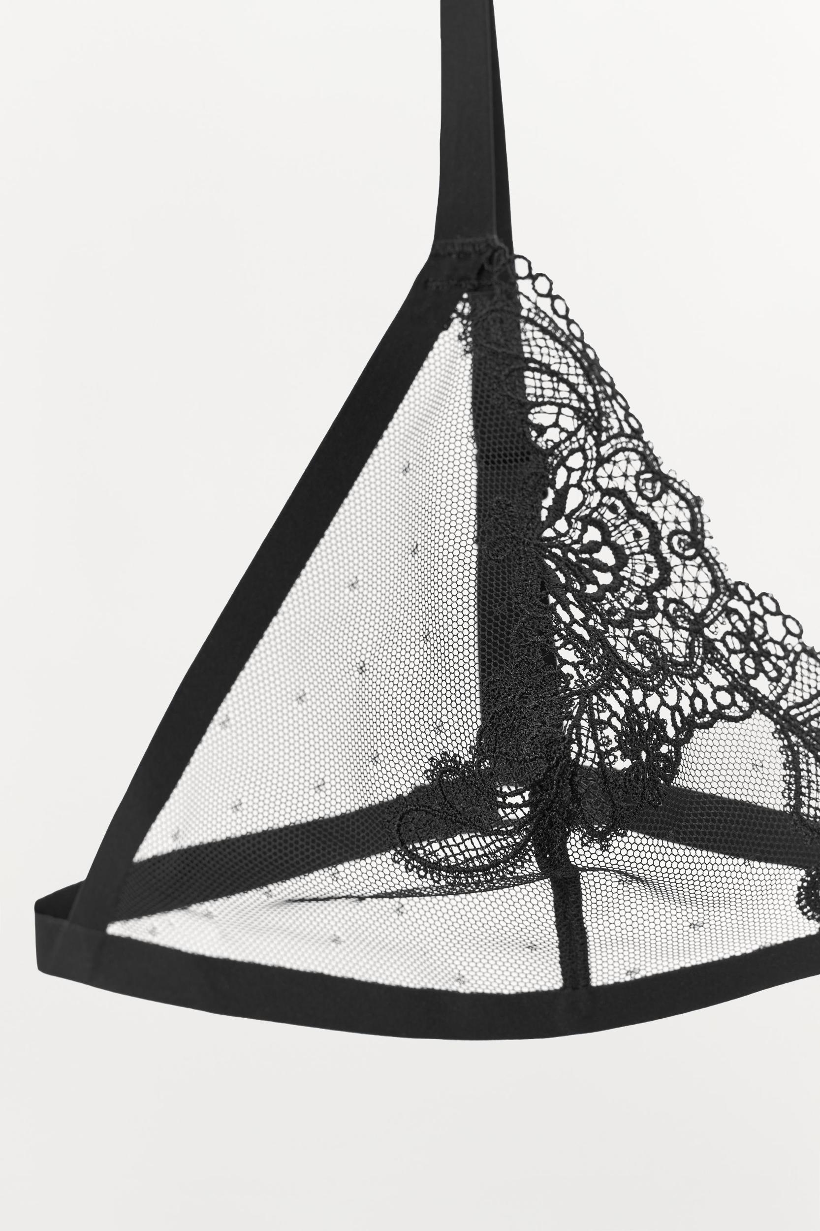 LACE TRIANGLE BRALETTE Product Image