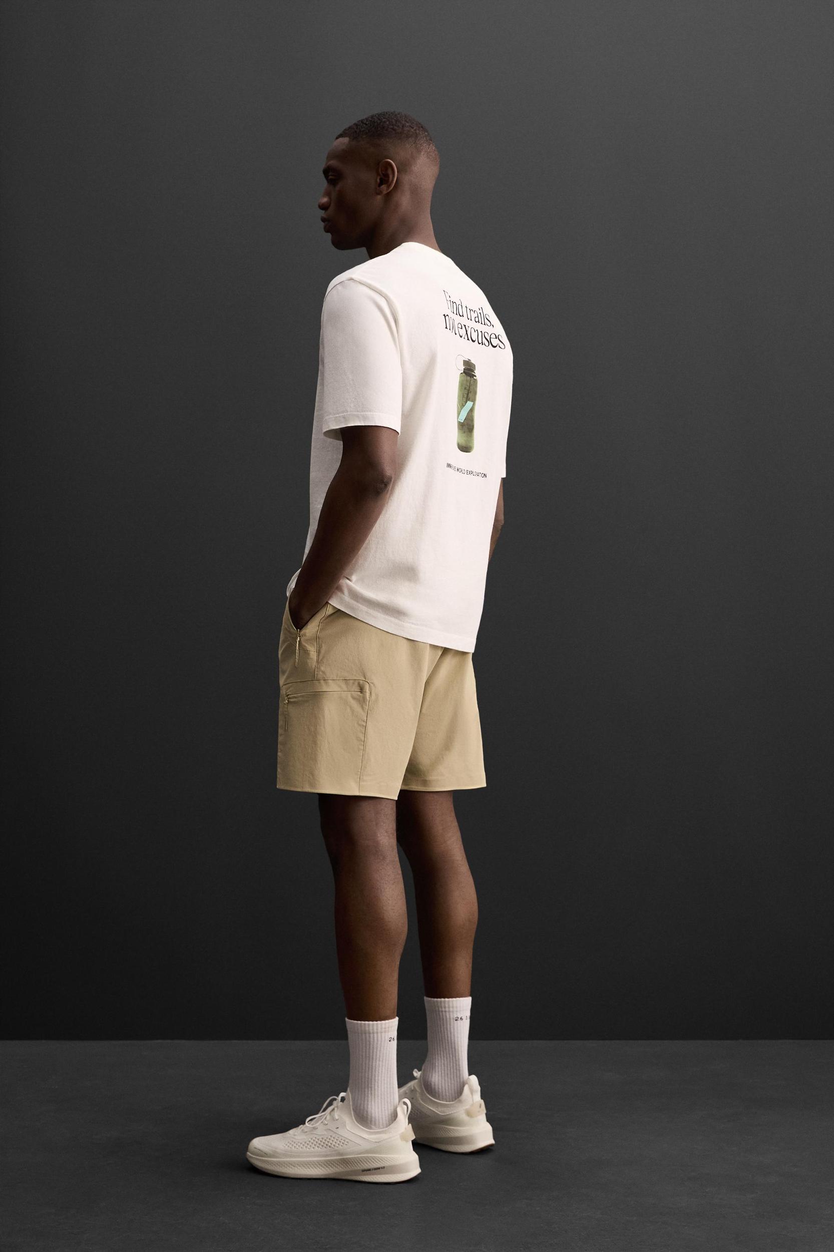 GRAPHIC PRINT T-SHIRT Product Image