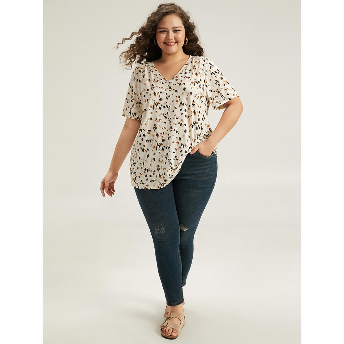 Plus Size Allover Print V Neck T-shirt Multicolor Women Casual Printed Ditsy Floral V-neck Dailywear T-shirts BloomChic 22-24/3X Product Image