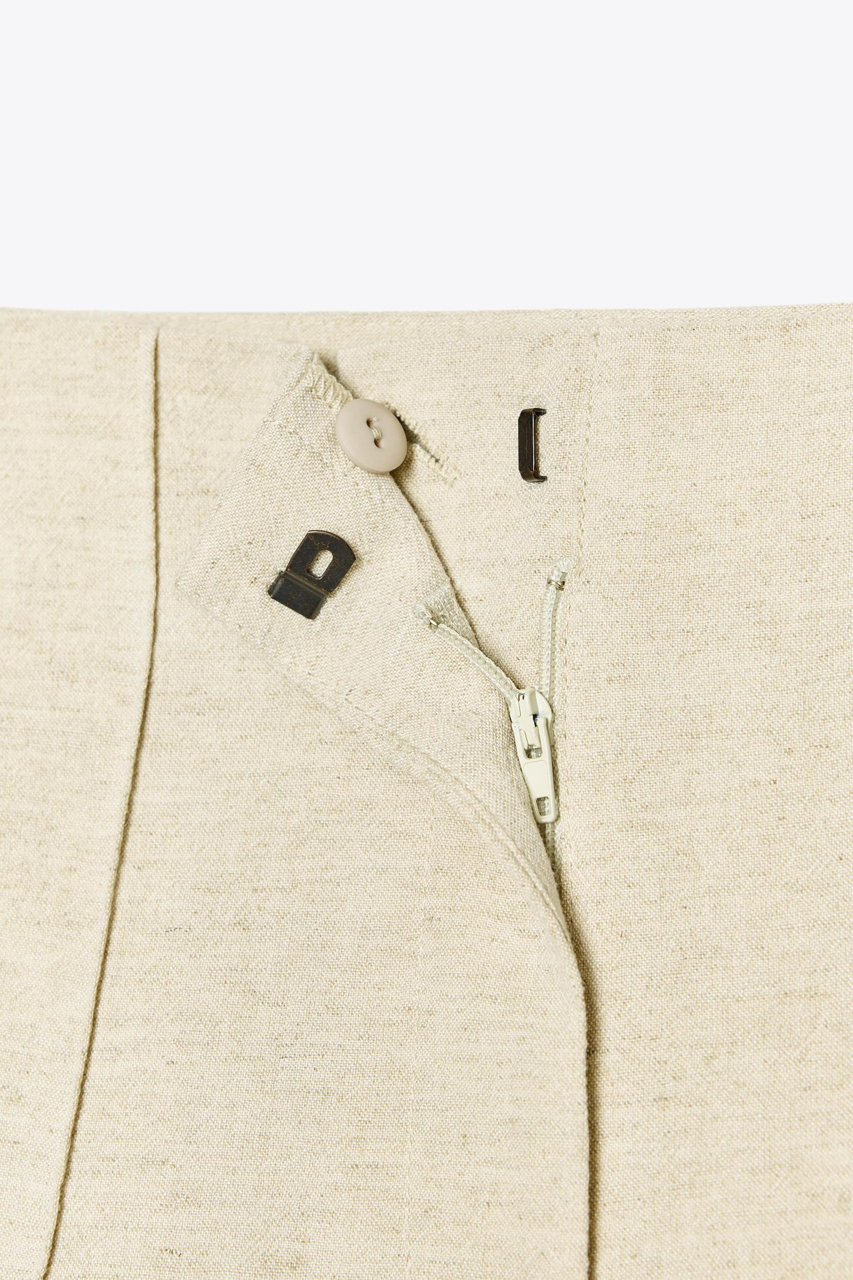 HIGH-WAISTED SEAM SHORTS Product Image