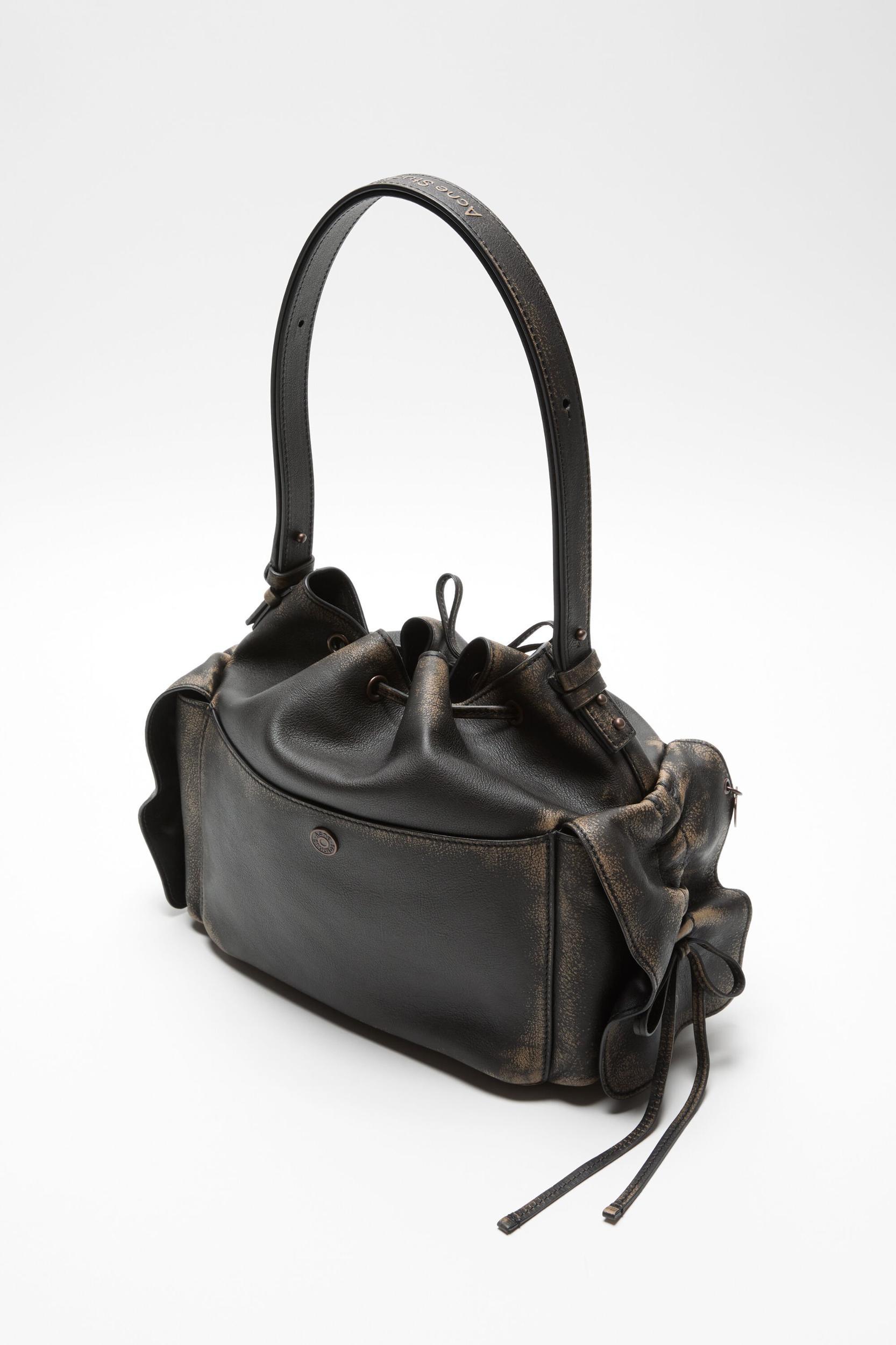 Multipocket bucket bag Product Image