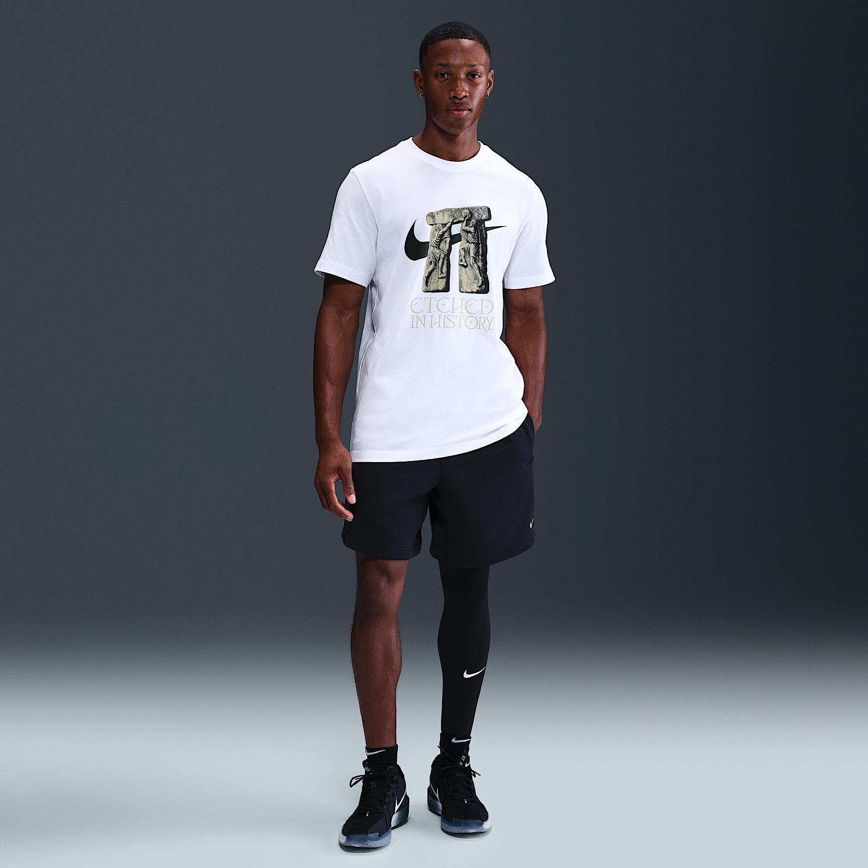 Nike Men's T-Shirt Product Image