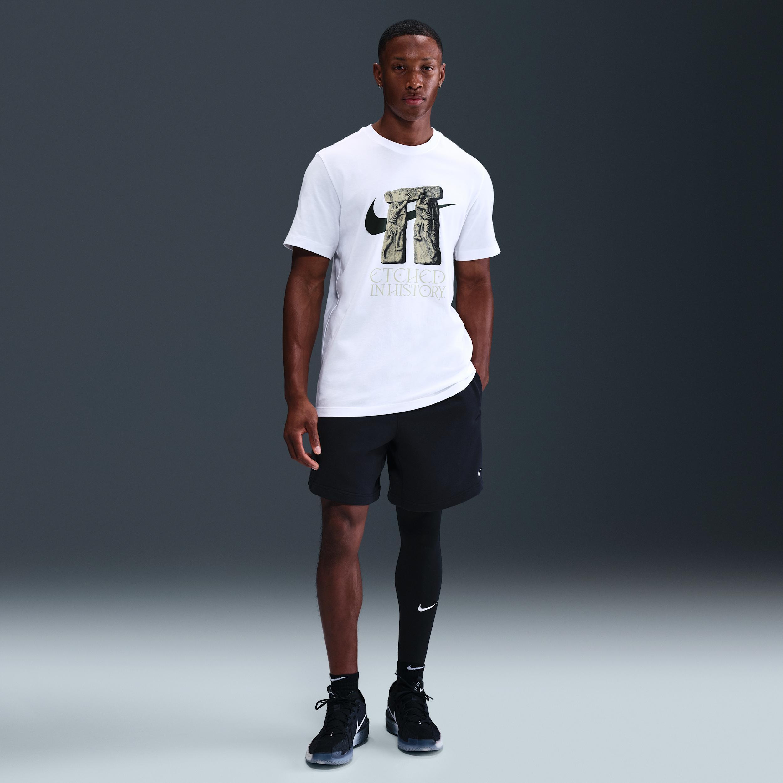 Nike Men's T-Shirt Product Image