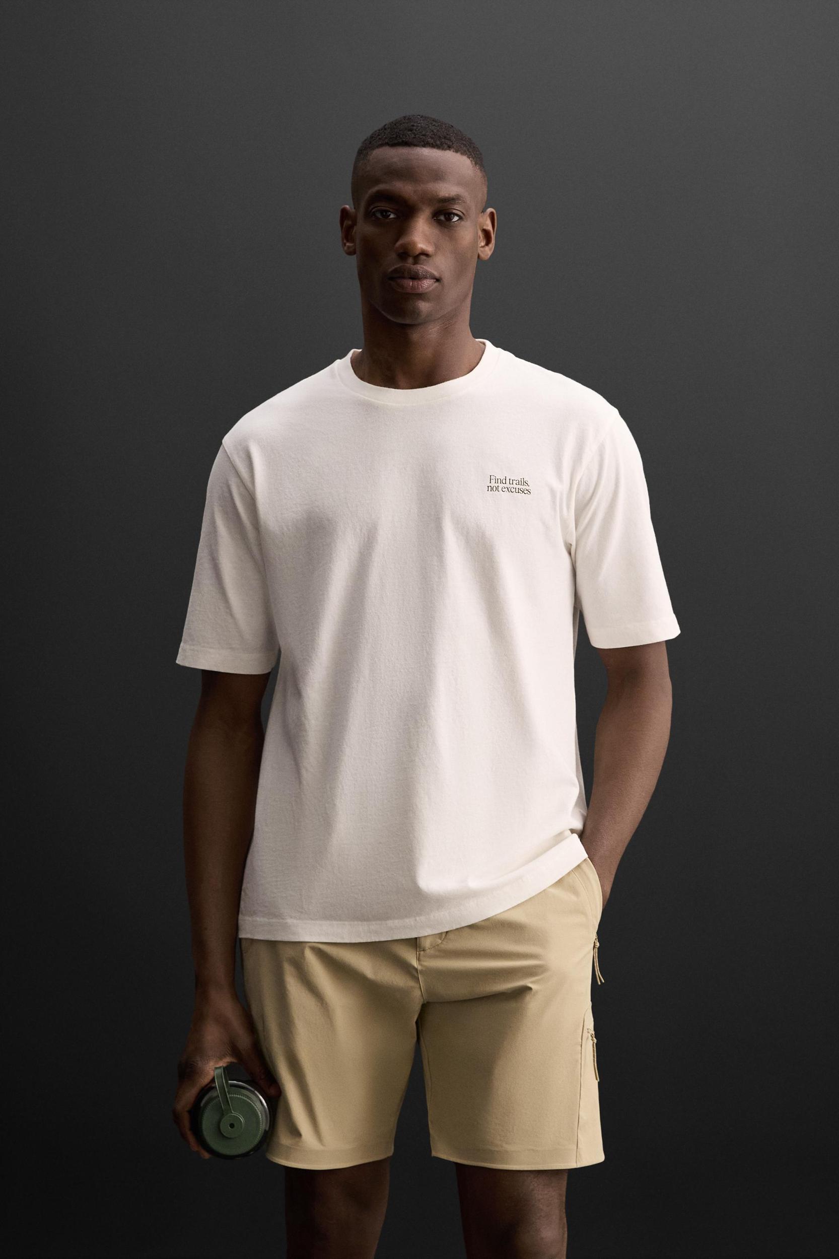 GRAPHIC PRINT T-SHIRT Product Image