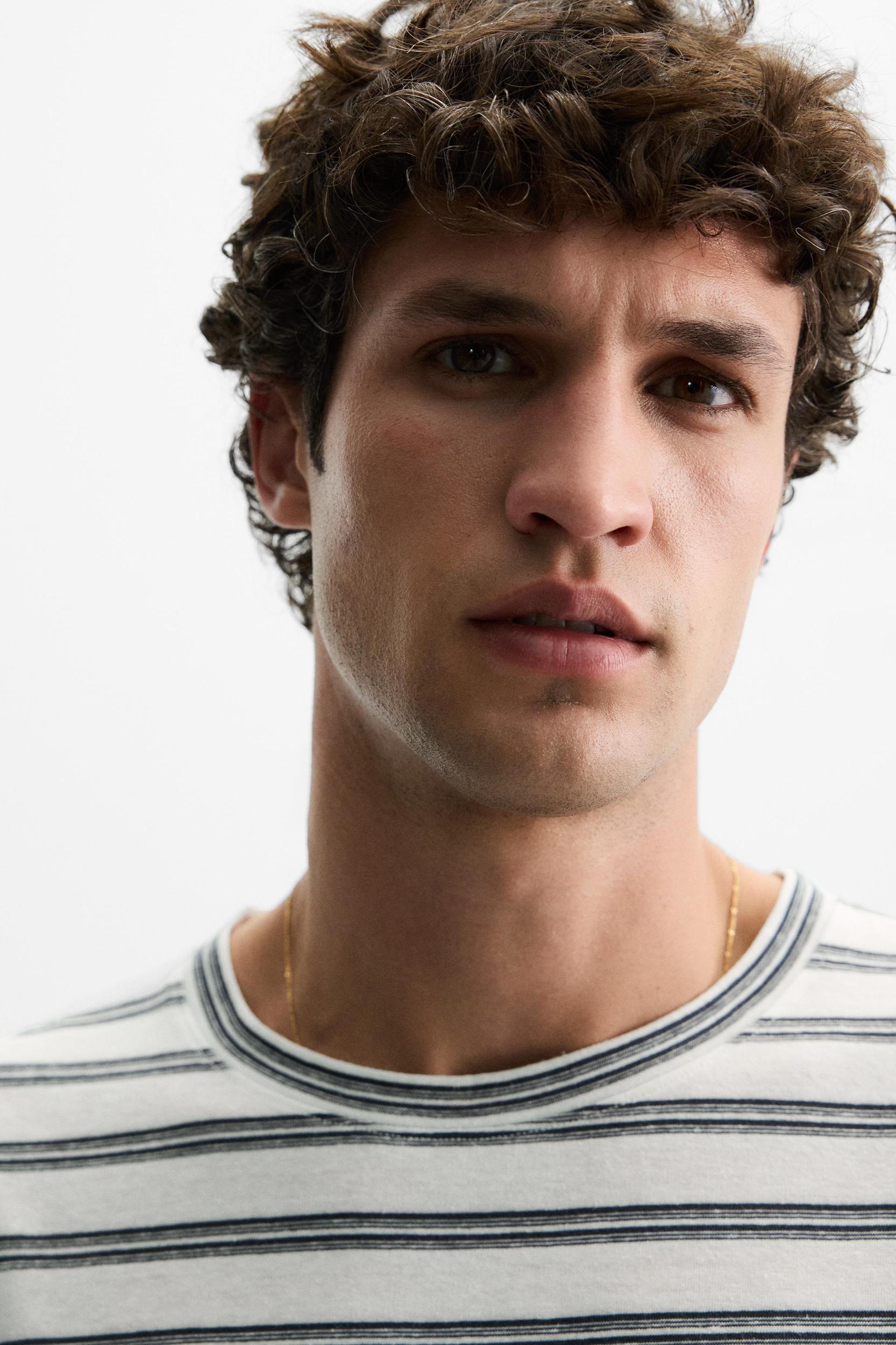 STRIPED T-SHIRT Product Image