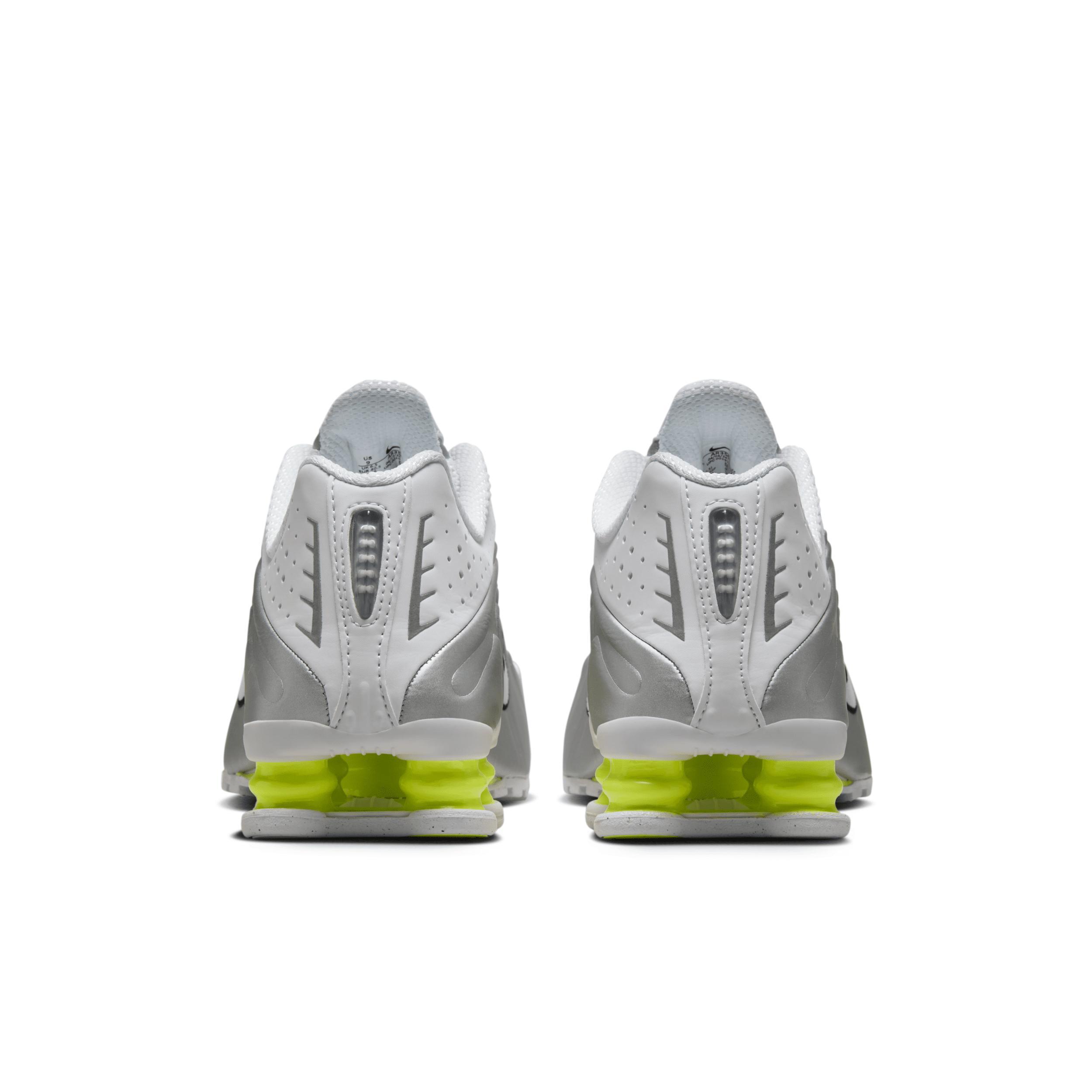 Nike Women's Shox R4 Shoes Product Image