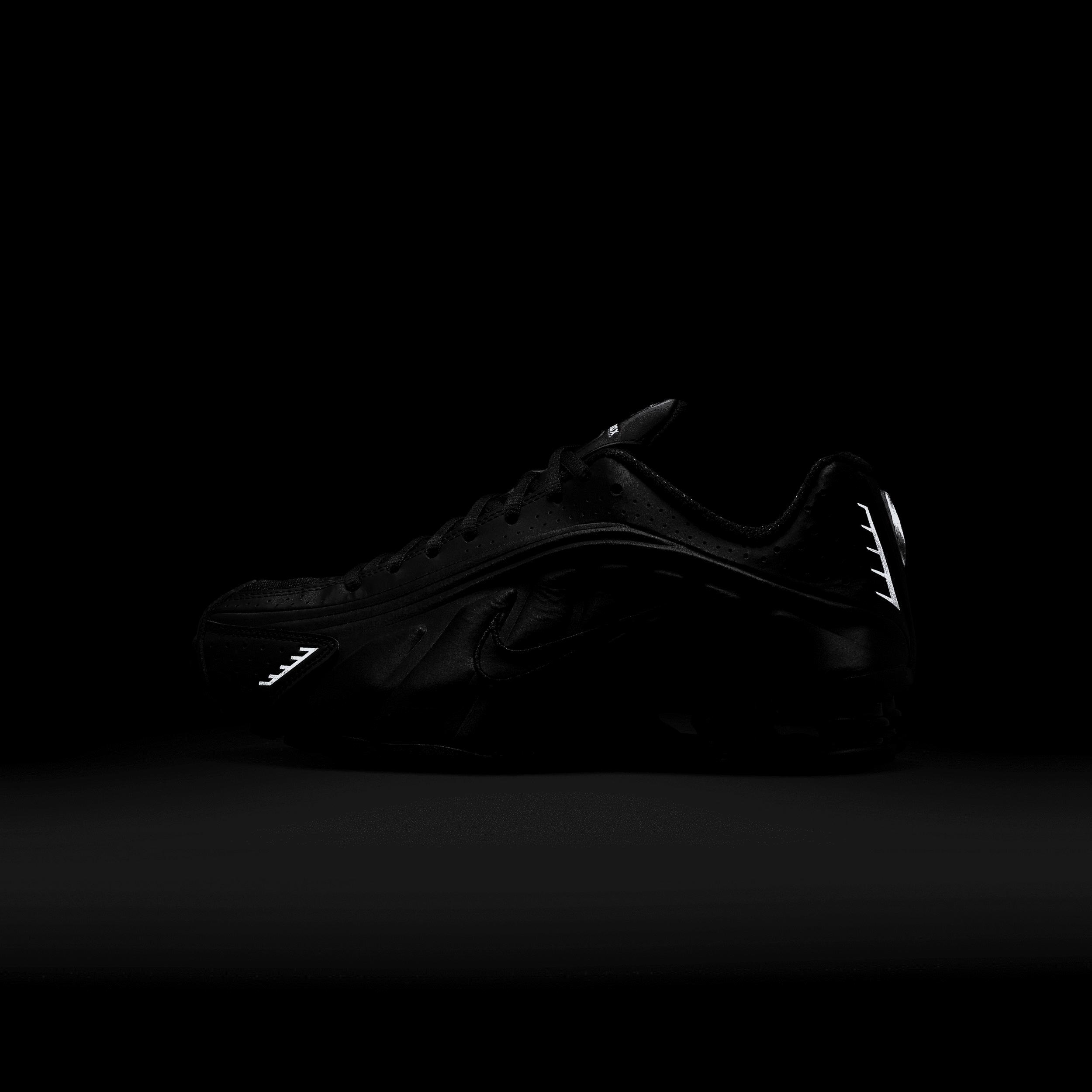 Nike Women's Shox R4 Shoes Product Image