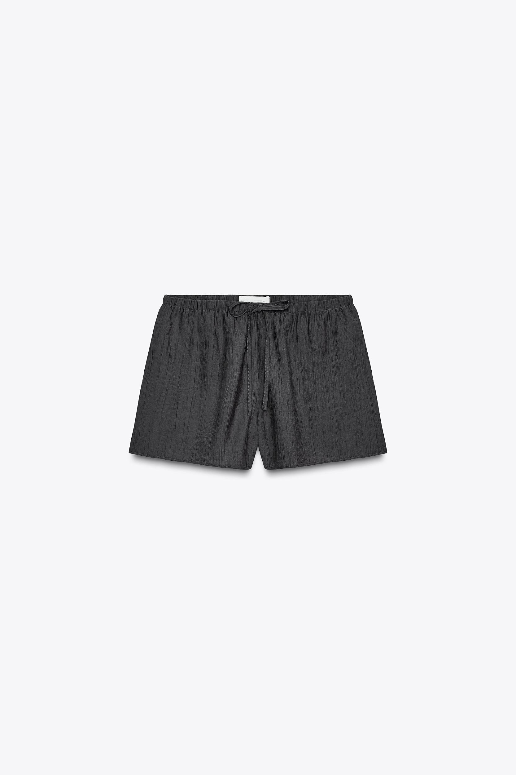 WRINKLE EFFECT SHORTS Product Image
