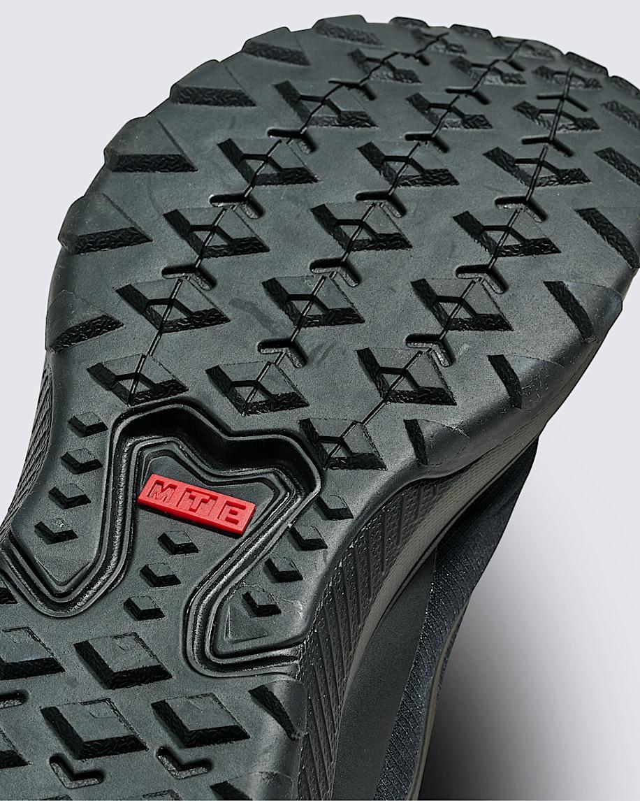 Crosspath Shoe in Black| Vans US Product Image