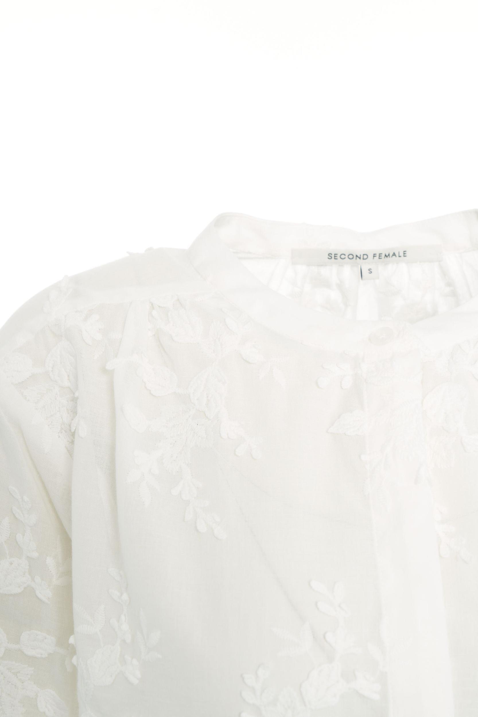 Blouse with floral embroideries Product Image