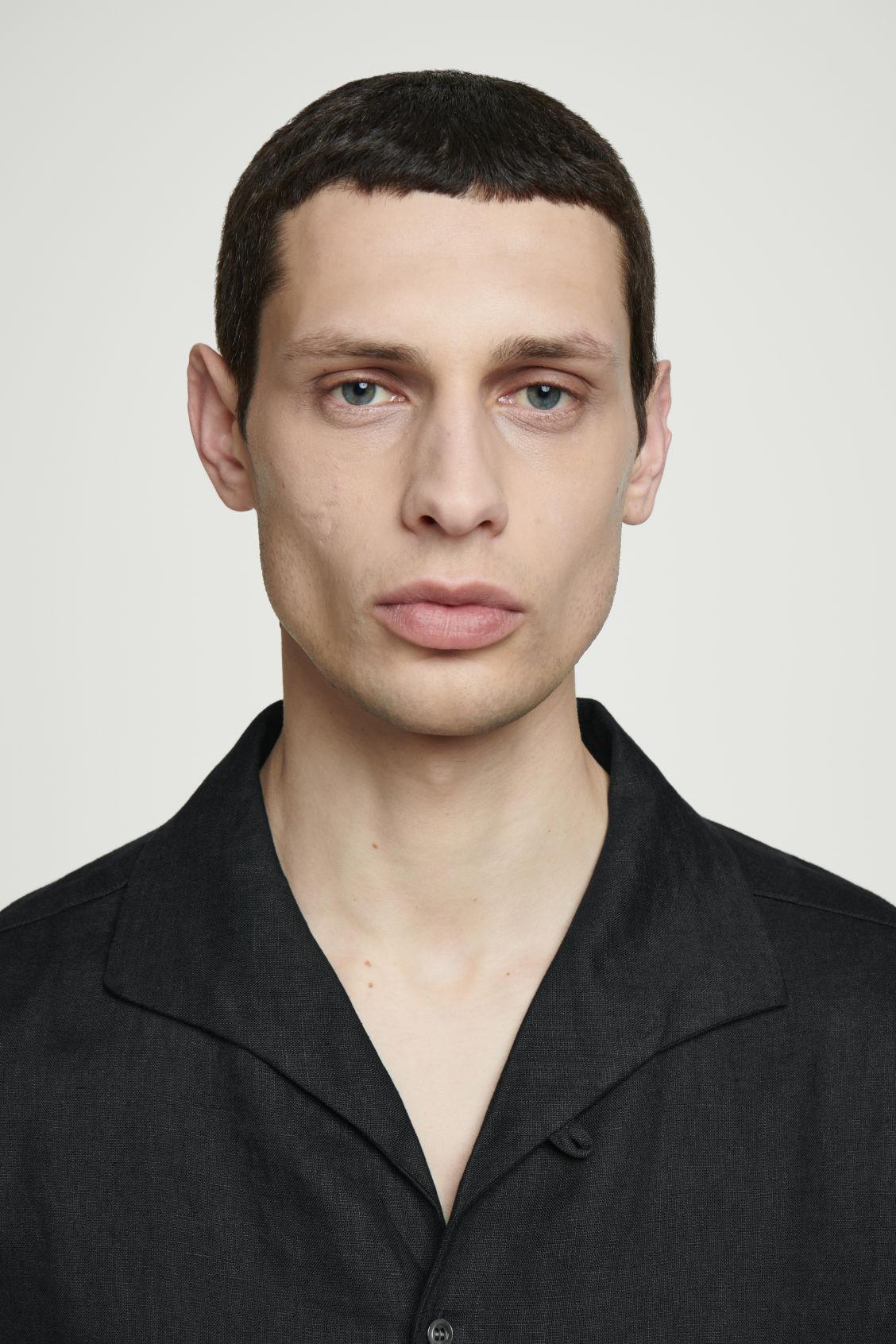 LINEN SHORT-SLEEVED SHIRT Product Image