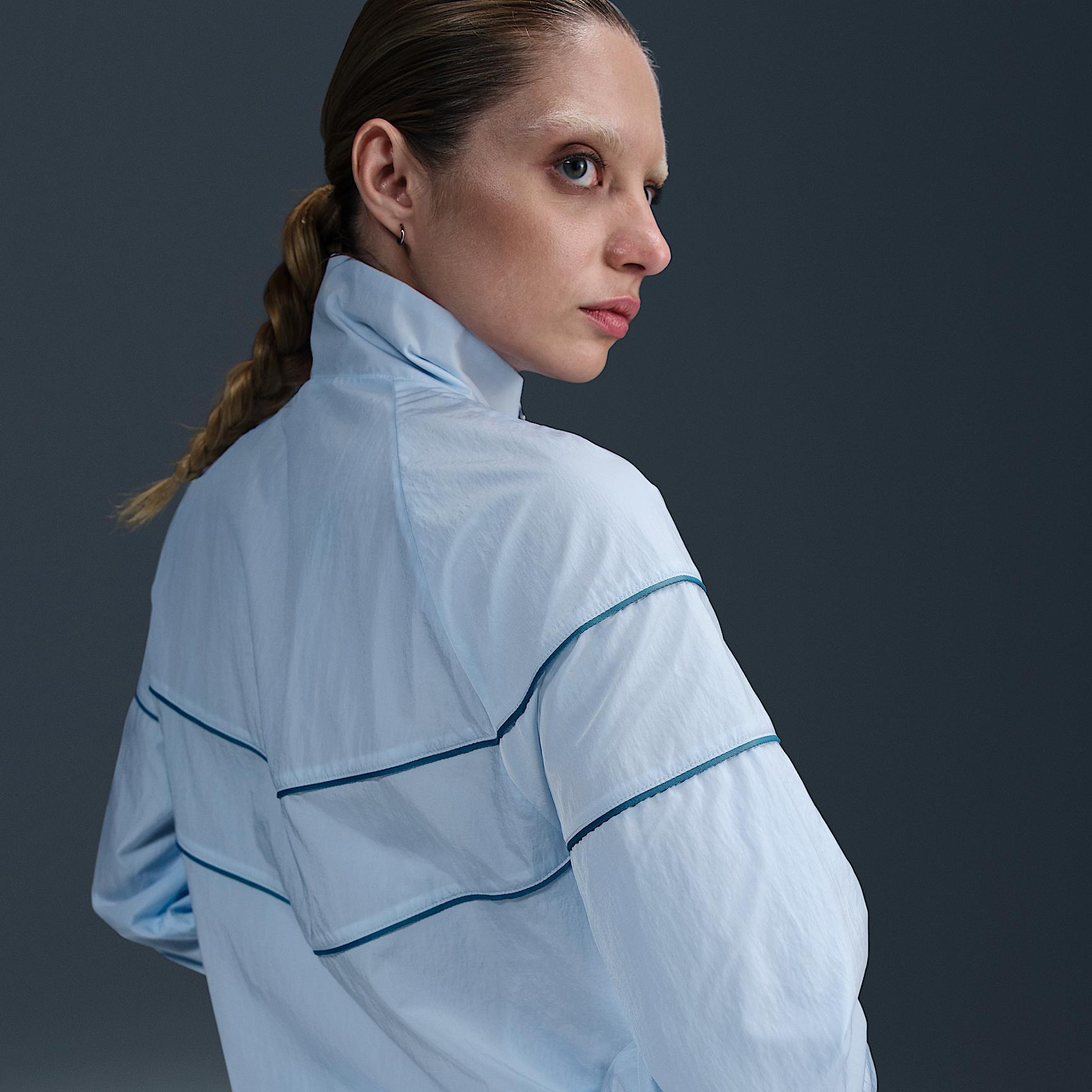 Nike Womens Windrunner Loose UV Woven Full-Zip Jacket | FV6304-423 Product Image