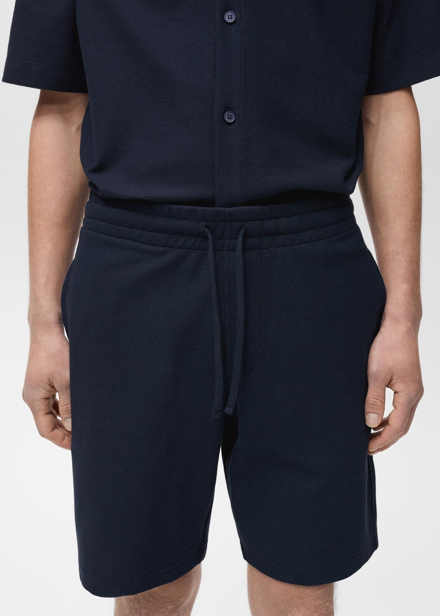 Structured knitted shorts - Men | MANGO USA Product Image