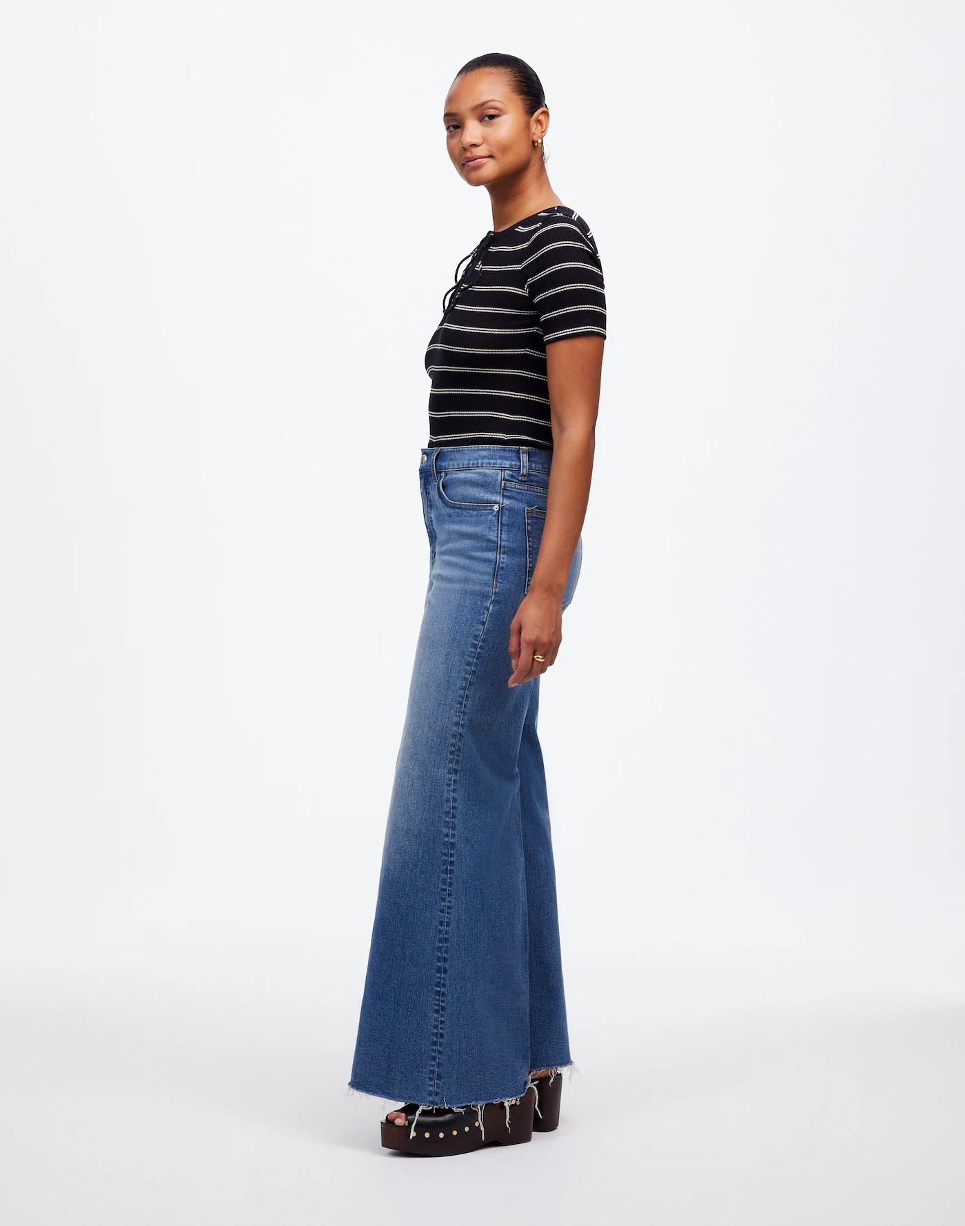 Curvy Flared Wide-Leg Crop Jeans in Oneida Wash Product Image