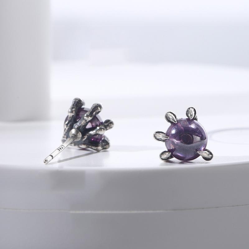 Cabochon Claw Stud Earring Product Image