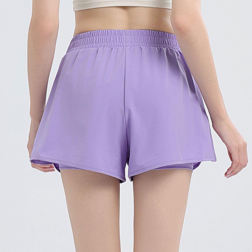 Mid Rise Plain Sports Shorts Product Image