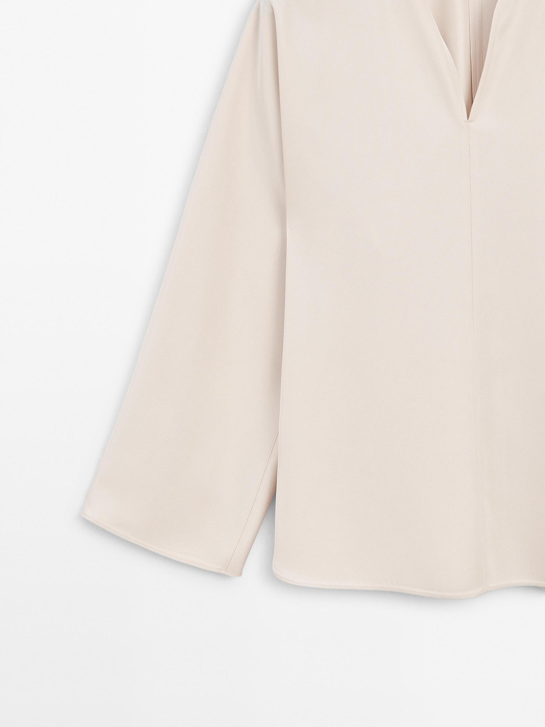 Flowing blouse with slit details Product Image